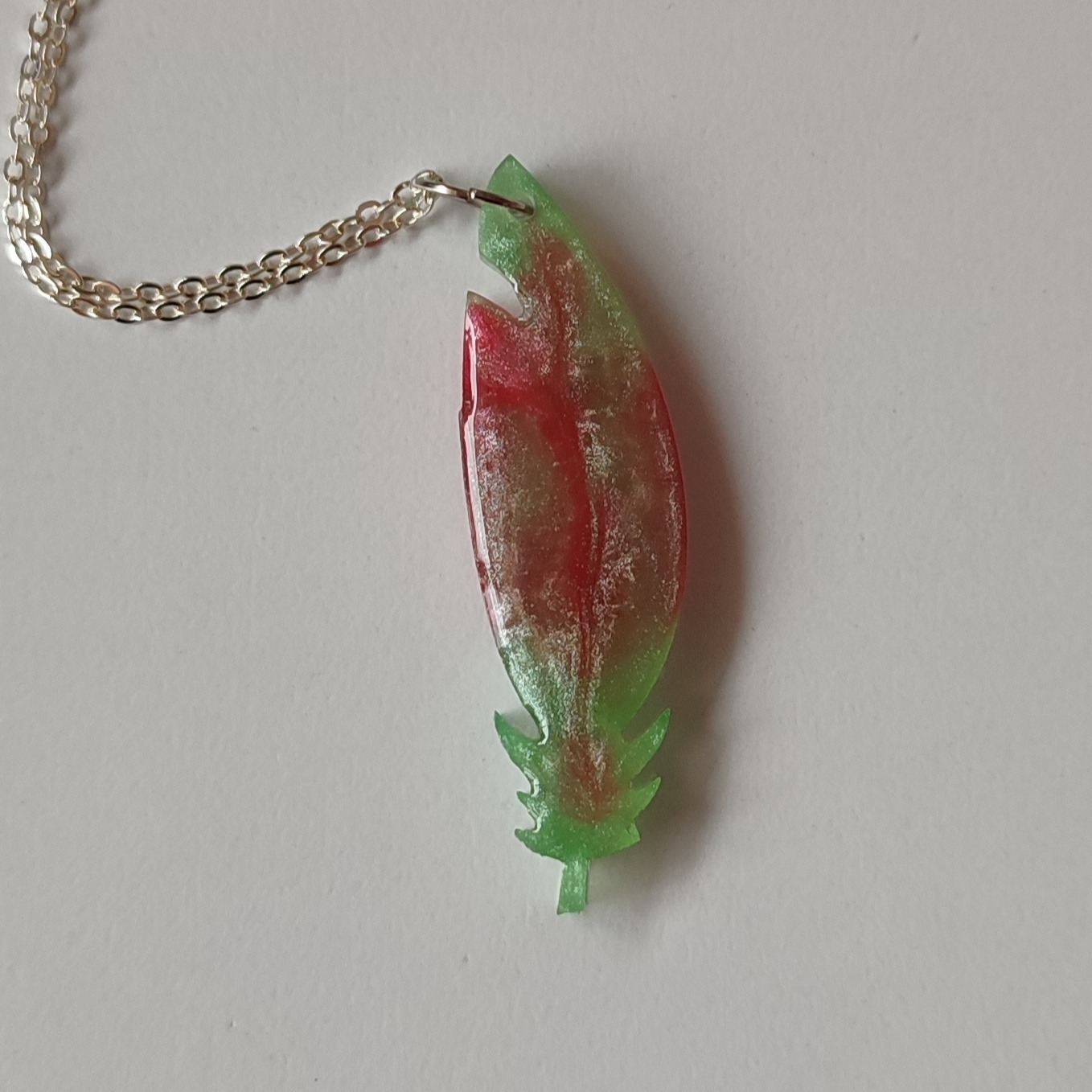 یک عدد گردنبند (مدل پر )
