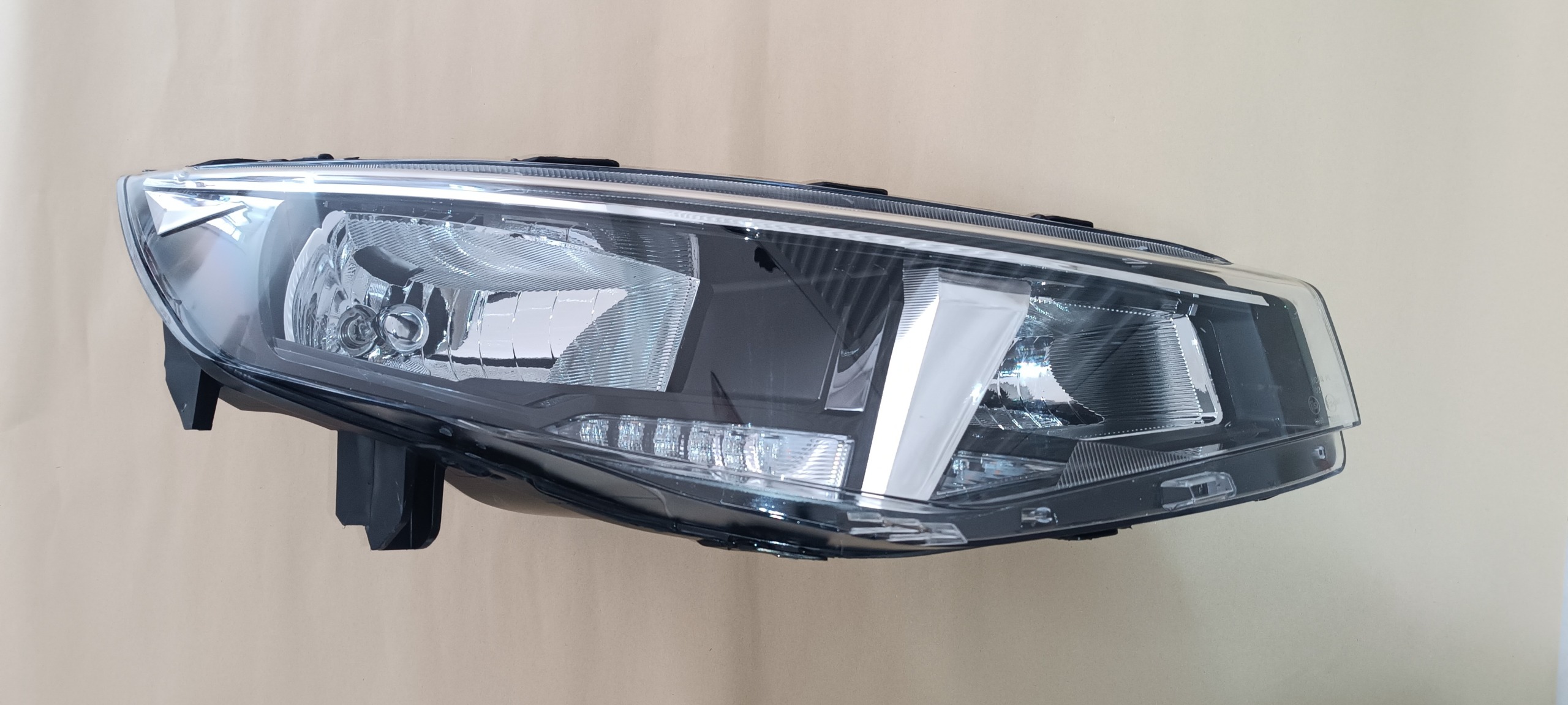 چراغ جلو تارا چپ