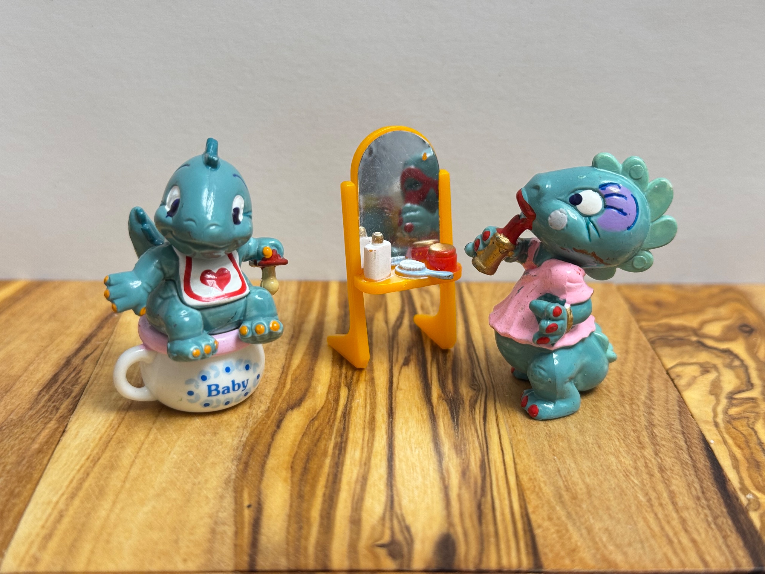 ست 10 تایی دینو سری خانواده تخم مرغ شانسی کیندر