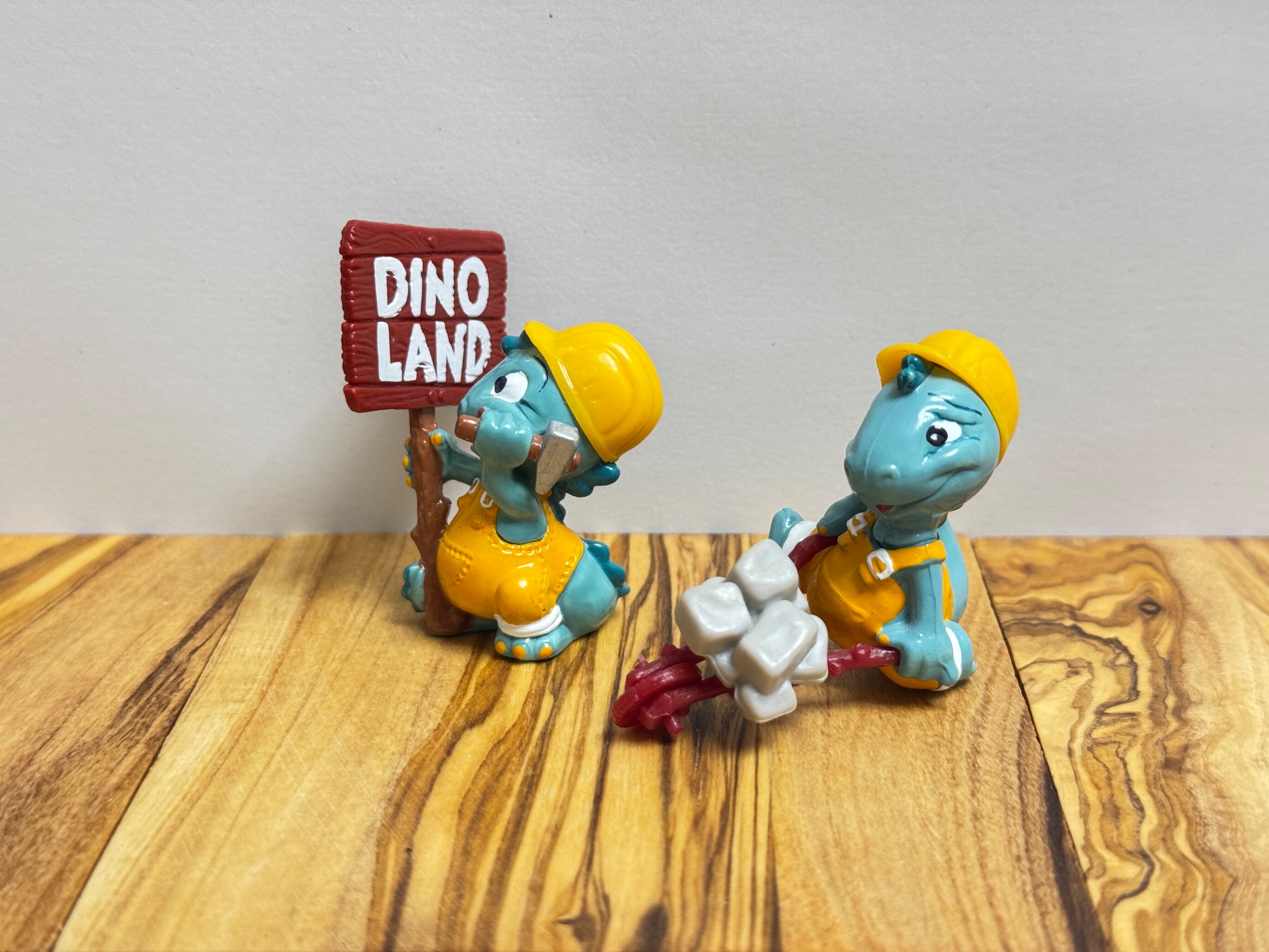 ست 10 تایی دینو سری ساختمانی تخم مرغ شانسی کیندر