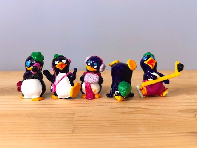 ست 10 تایی پنگوئن سری زمستان تخم مرغ شانسی کیندر