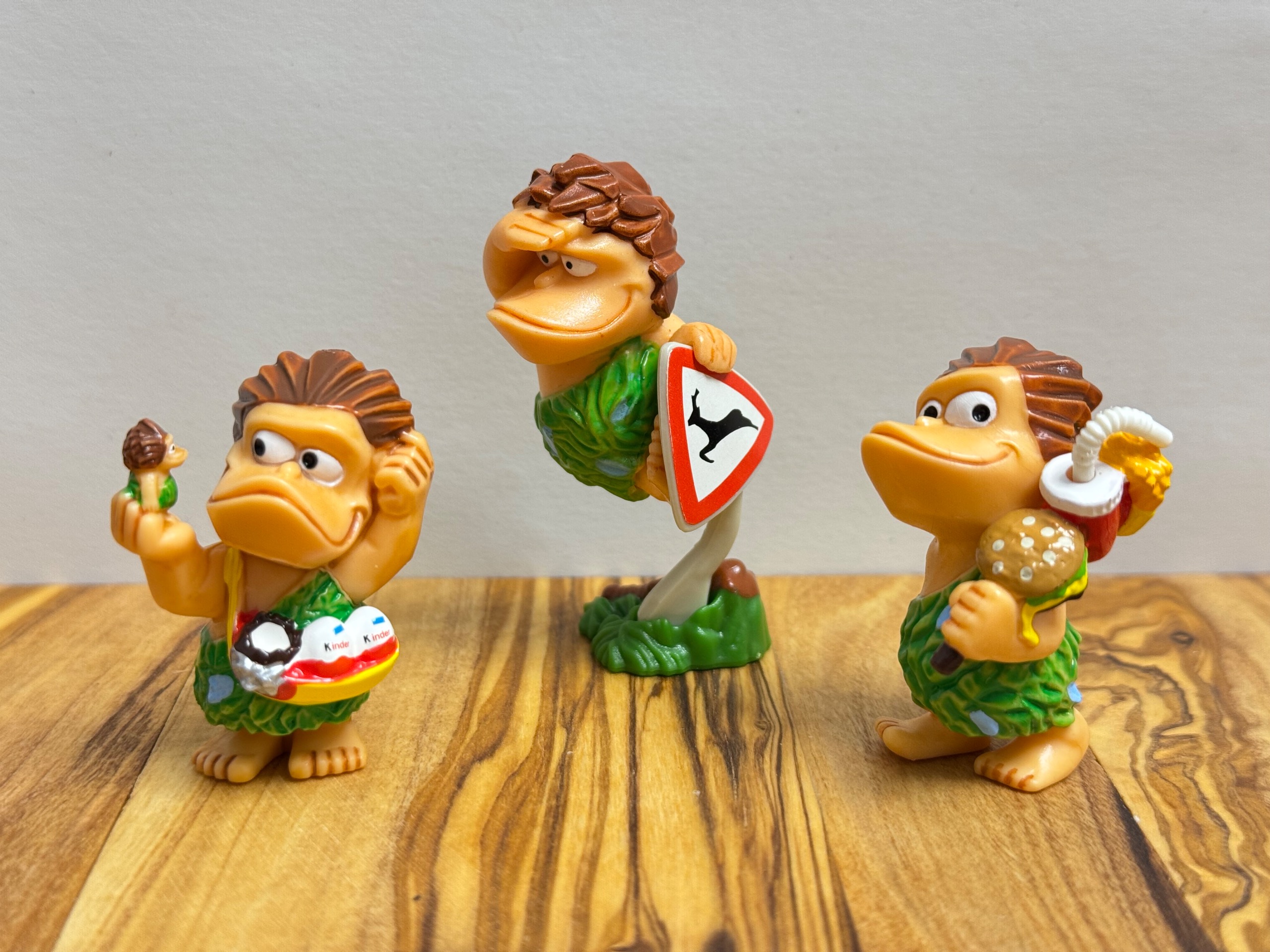 ست 10تایی انسان نخستین (اوتسی) تخم مرغ شانسی کیندر