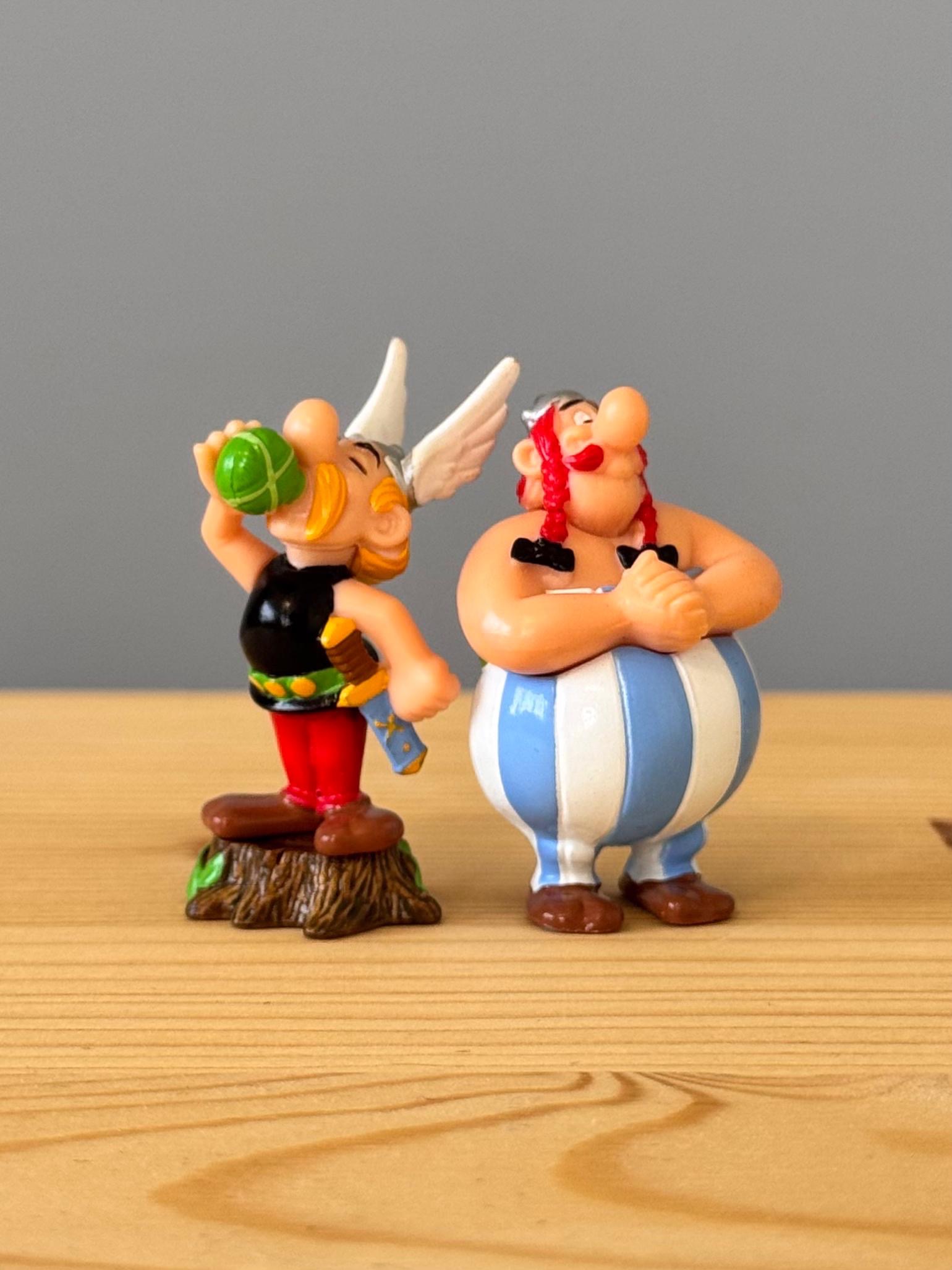 ست 10 تایی آستریکس و رومیان تخم مرغ شانسی کیندر