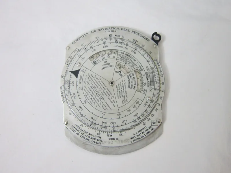 وسیله اندازه گیری آنتیک و بسیار قدیمی و کلکسیونی