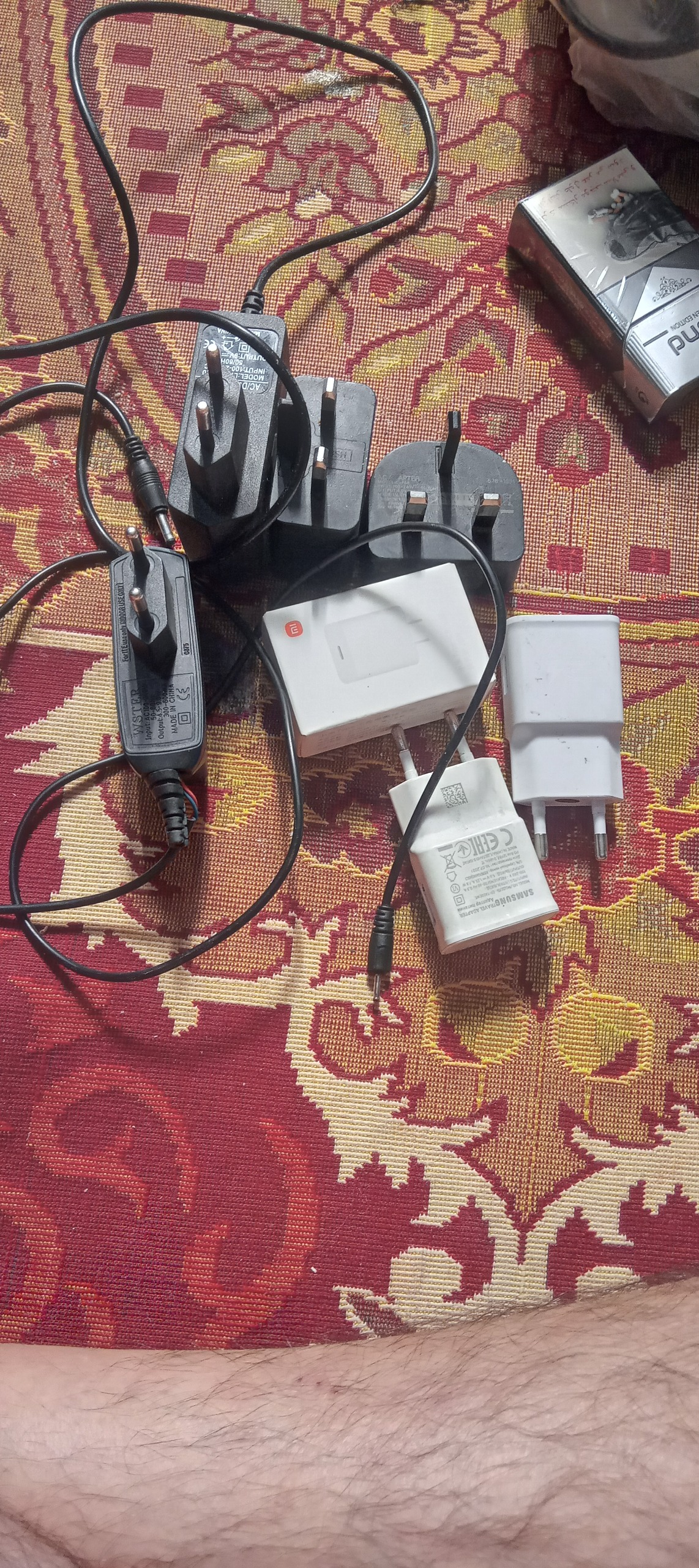 9عدد شارژر موبایل