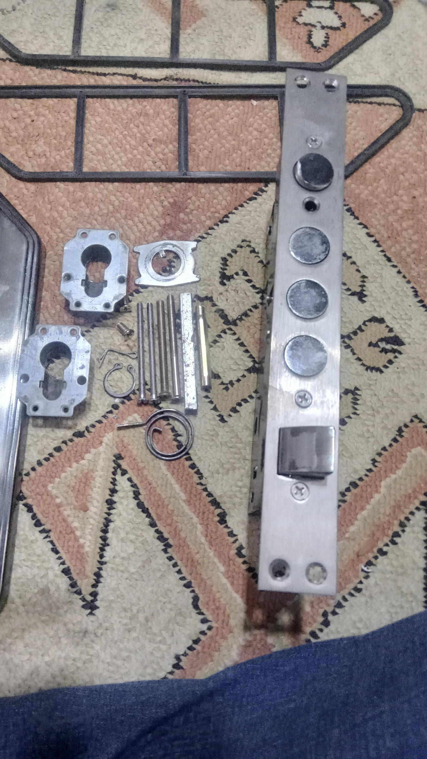 قفل درب ضد سرقت ورودی بدون کلید معیوب