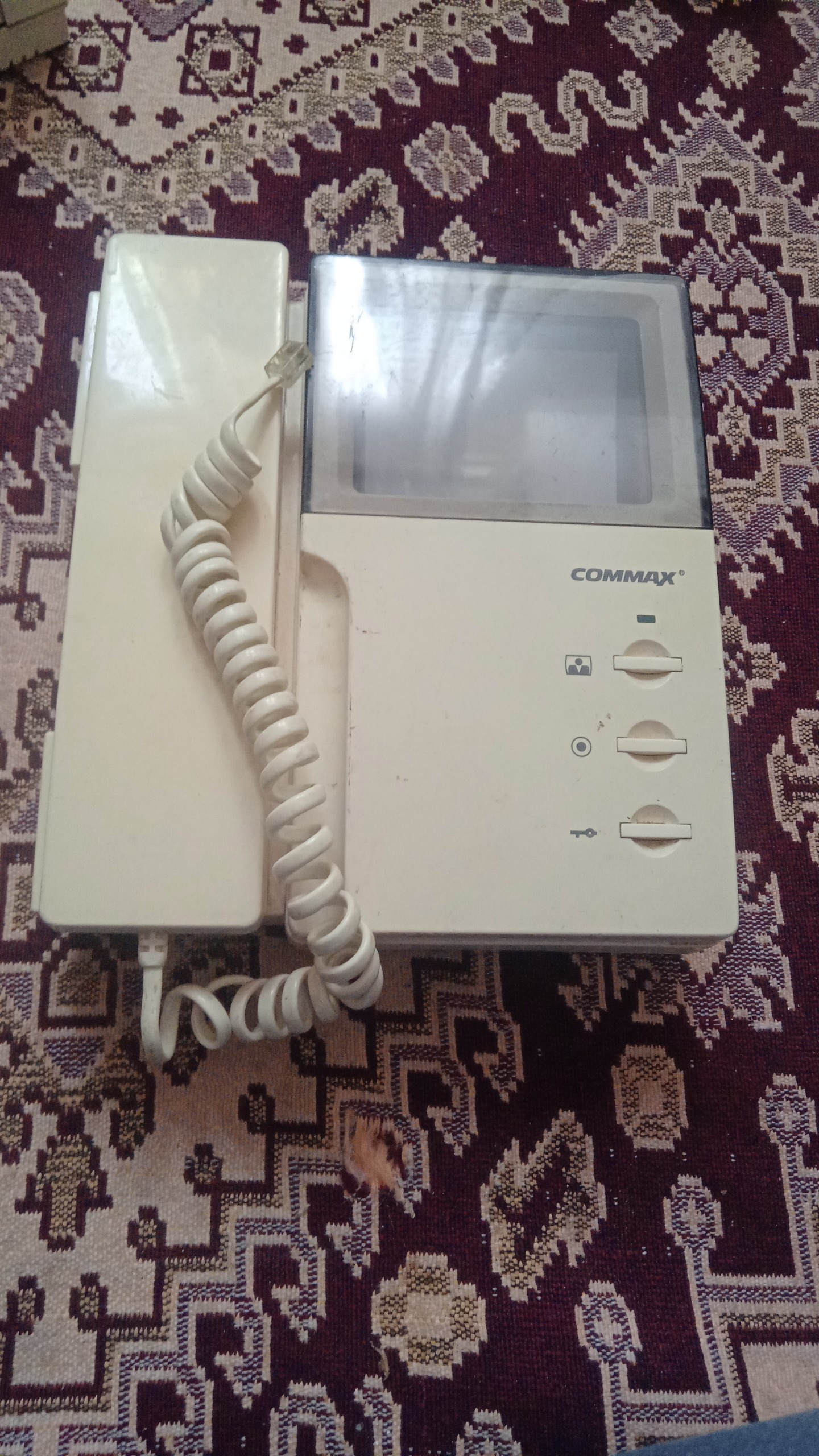 آیفون تصویری کوماکس