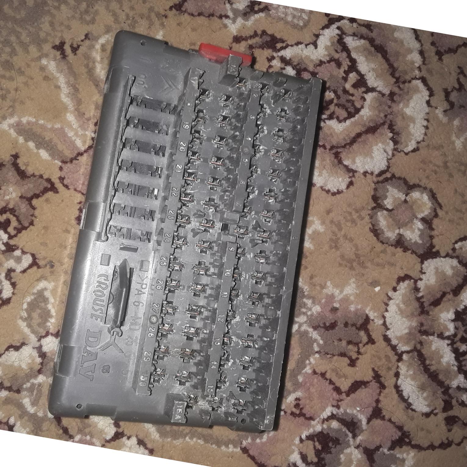 جعبه فیوز داخل اطاق پژو و سمند