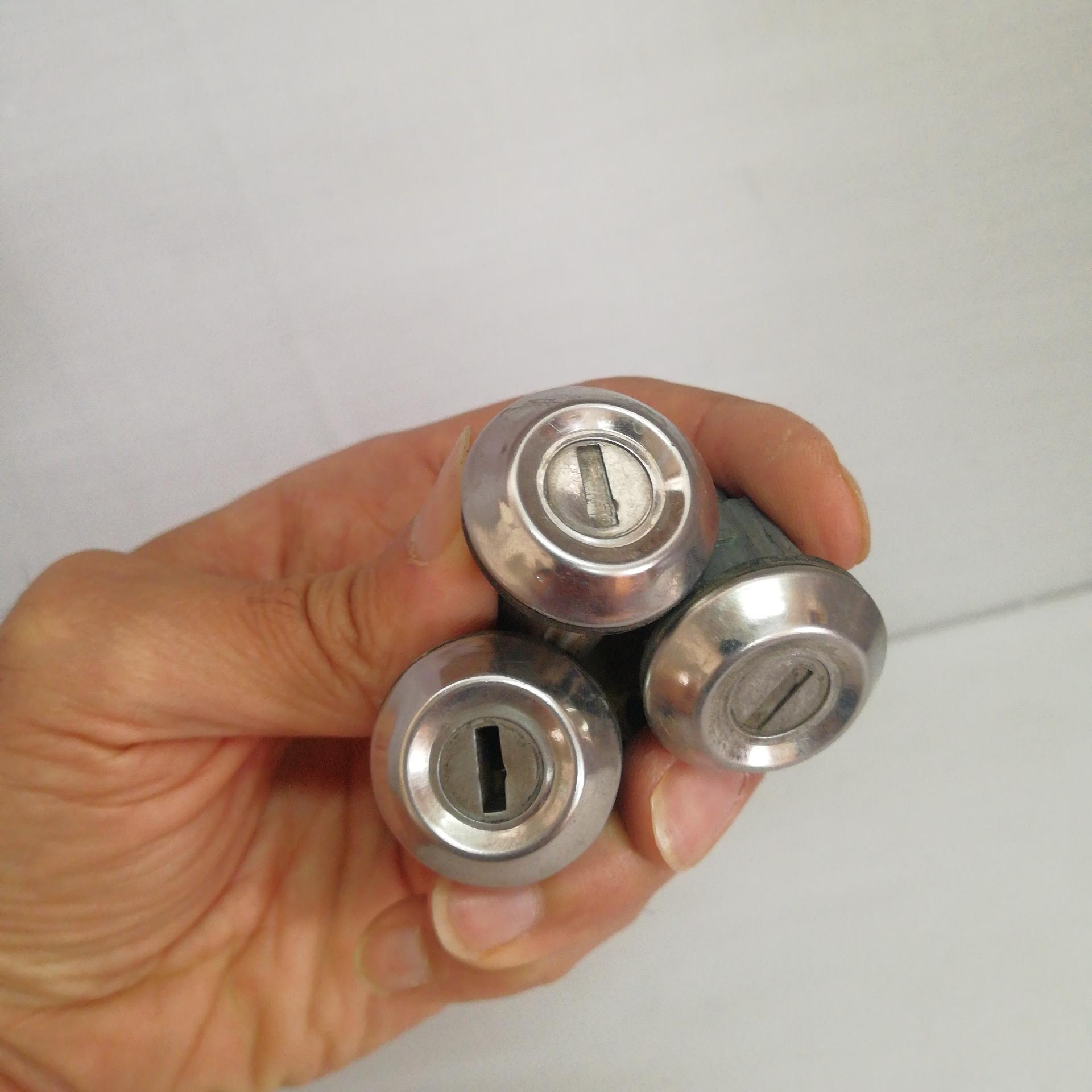 دو عدد قفل درب پراید و قفل صندوق عقب