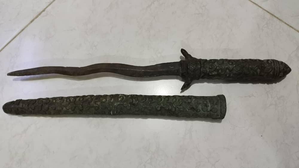 چاقوی قدیمی باستانی