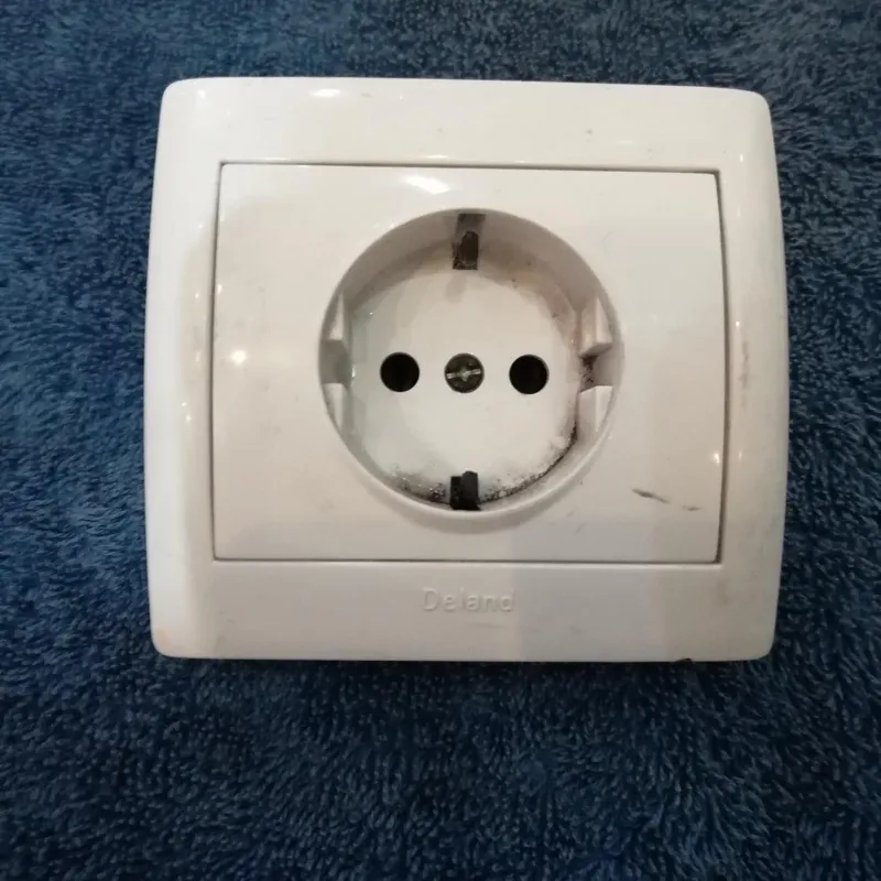 پریز برق دلند ارت دار