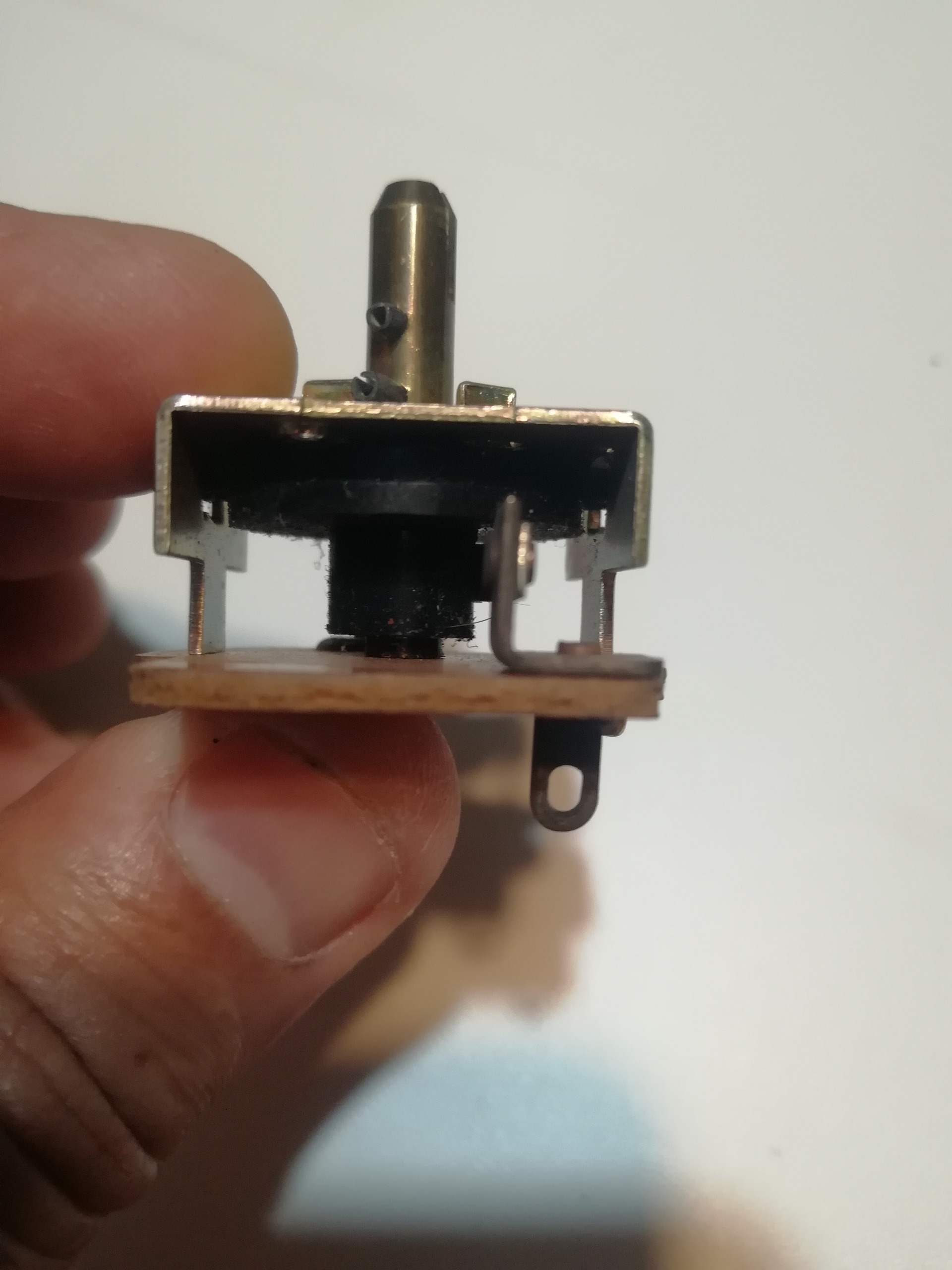 کلید قطع و وصل گردان