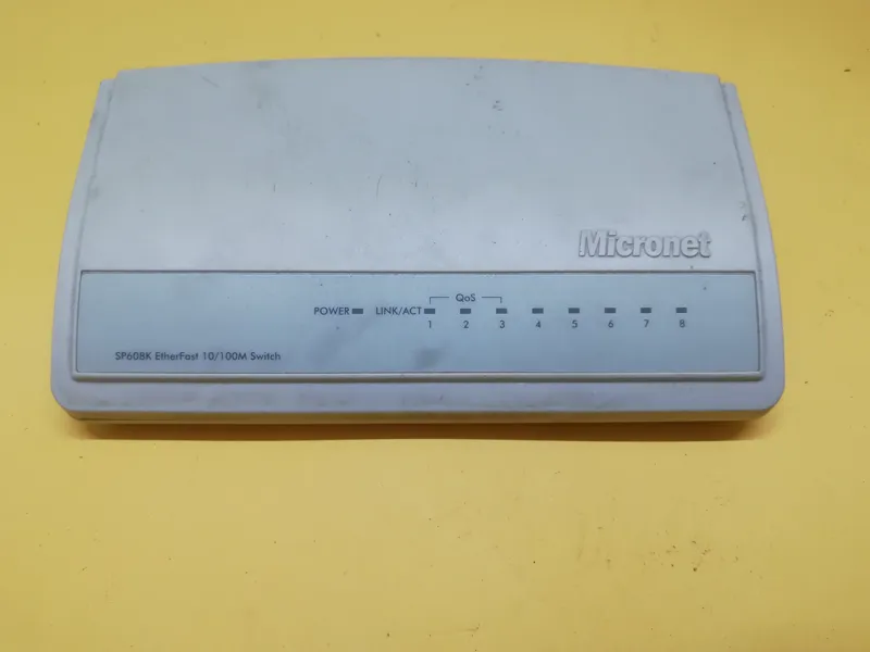 سوئیچ شبکه 10 به 100 مگ میکرونت