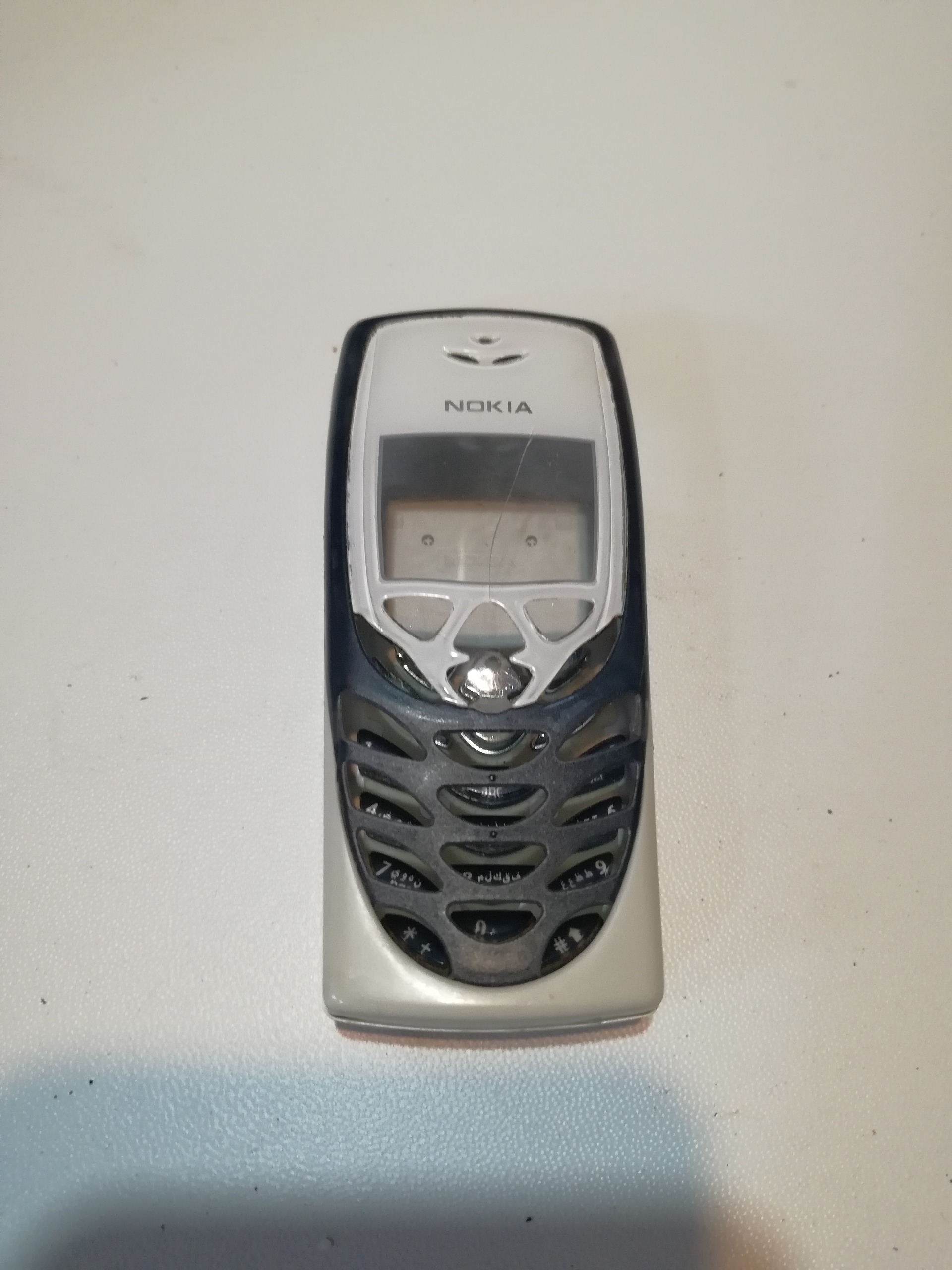 قاب موبایل قدیمی. نوکیا8310