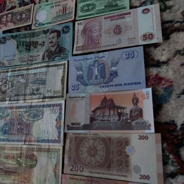 تعدادی اسکناس خارجی