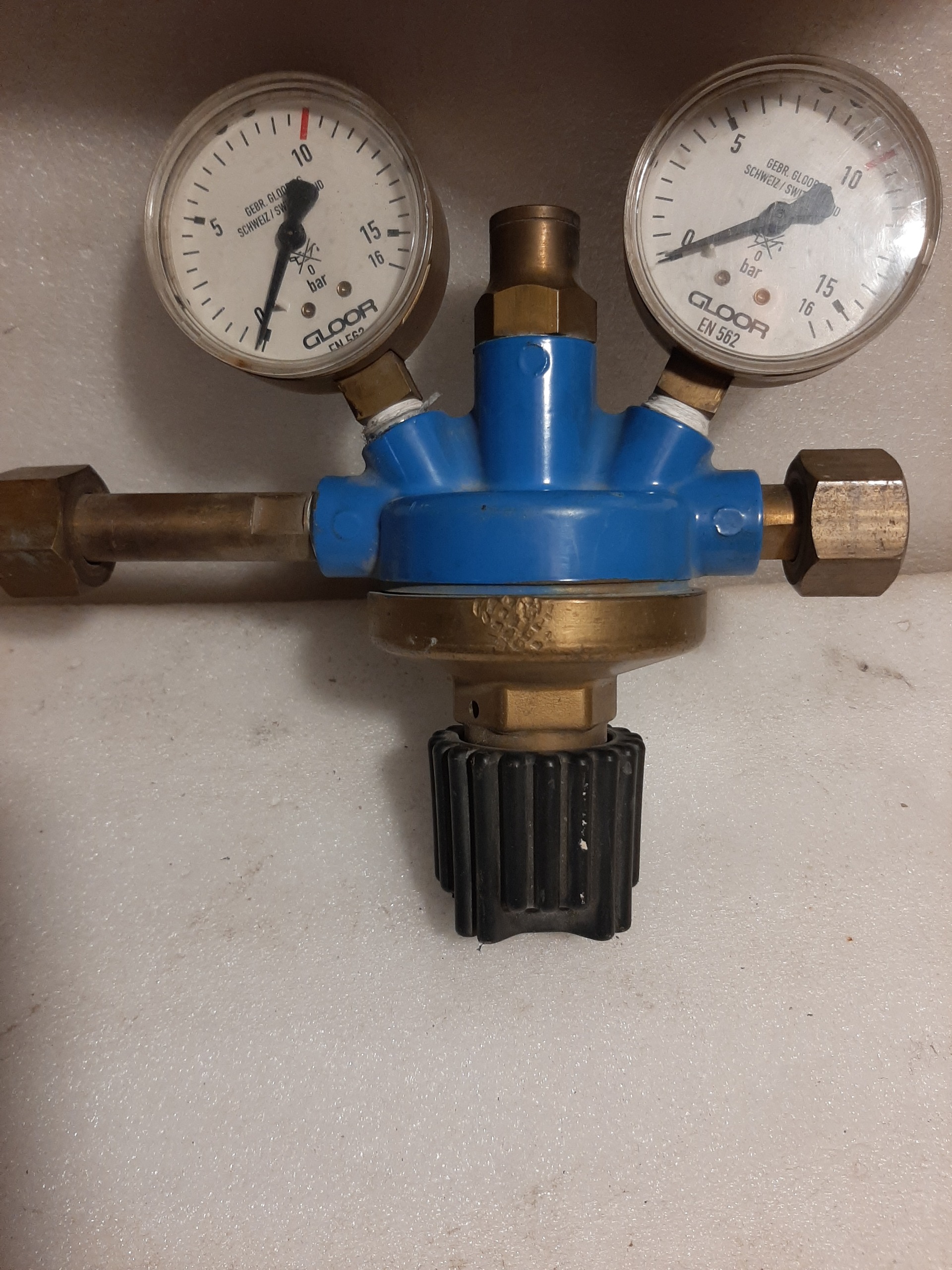 مانومتر یا ریگلاتور فشار