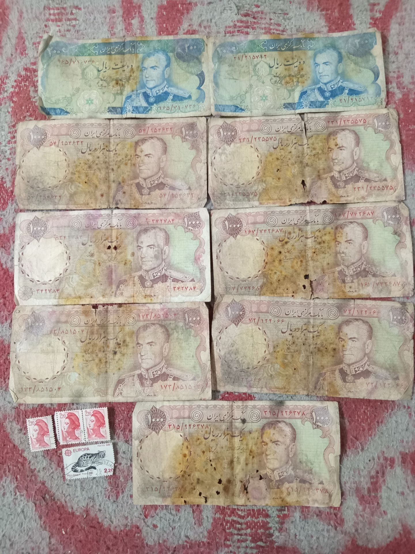 اسکناس 1000 ریال و 200 ریالی