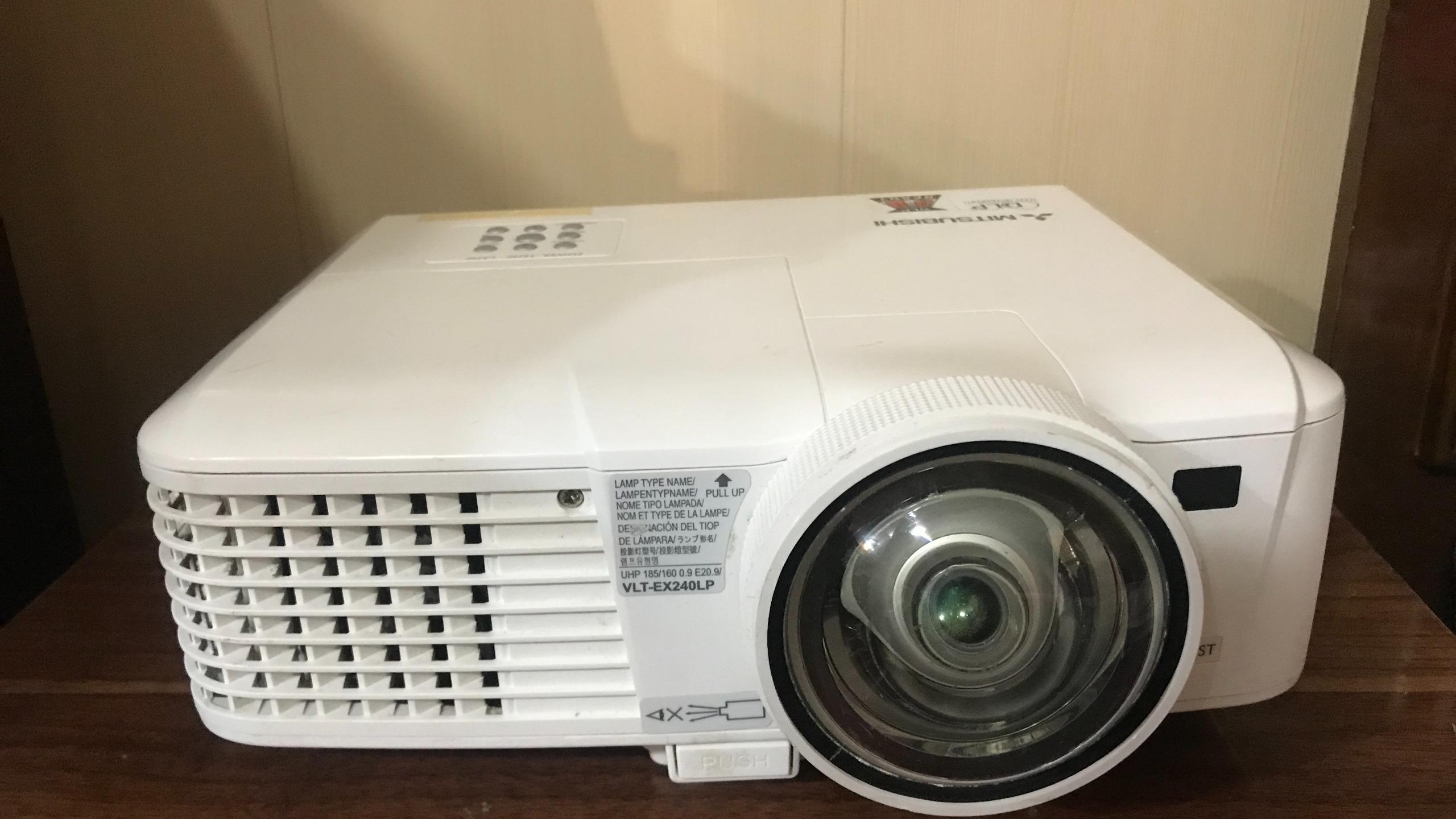 پروژکتور میتسوبیشی مدل EW230U-ST
