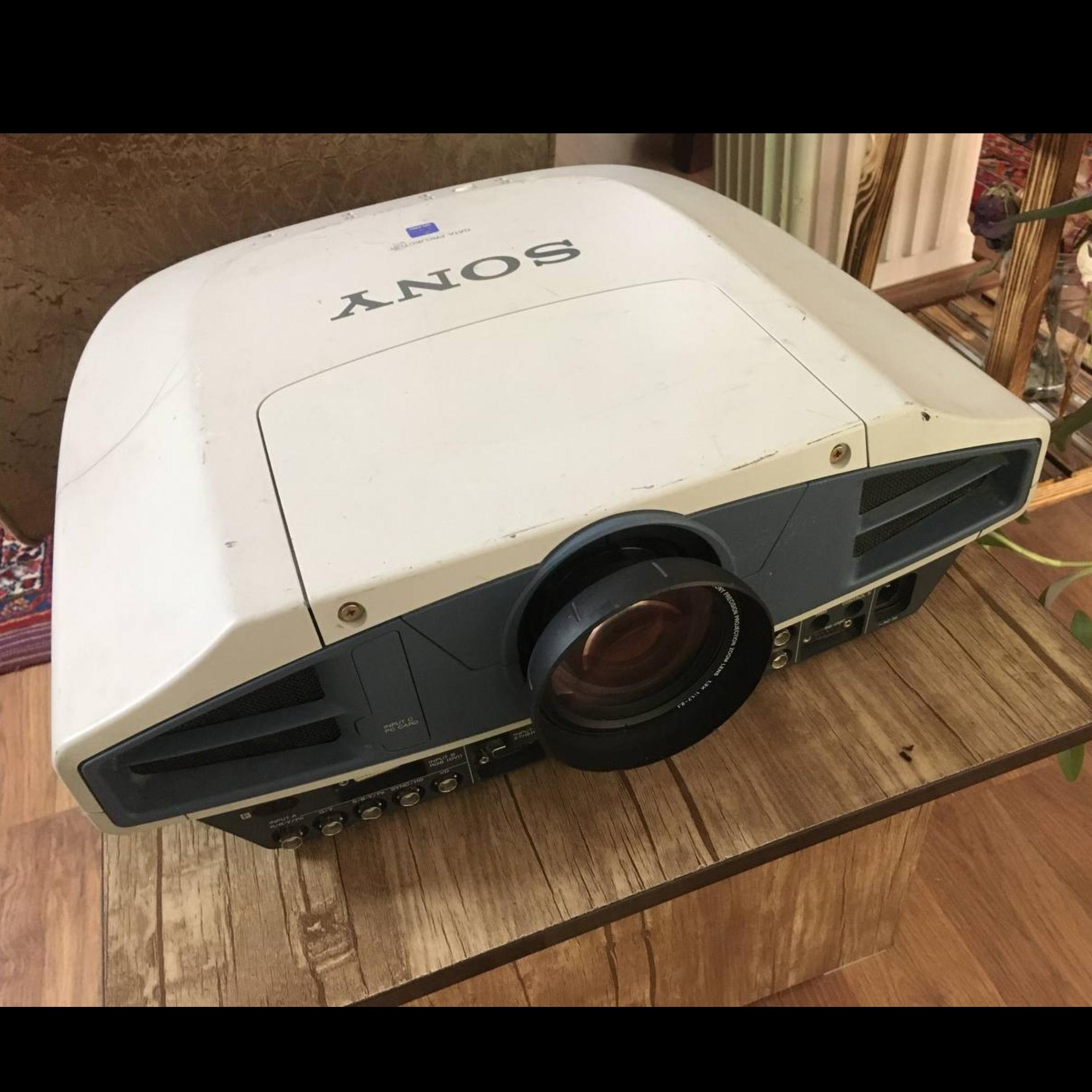 پروژکتور سونی FX51