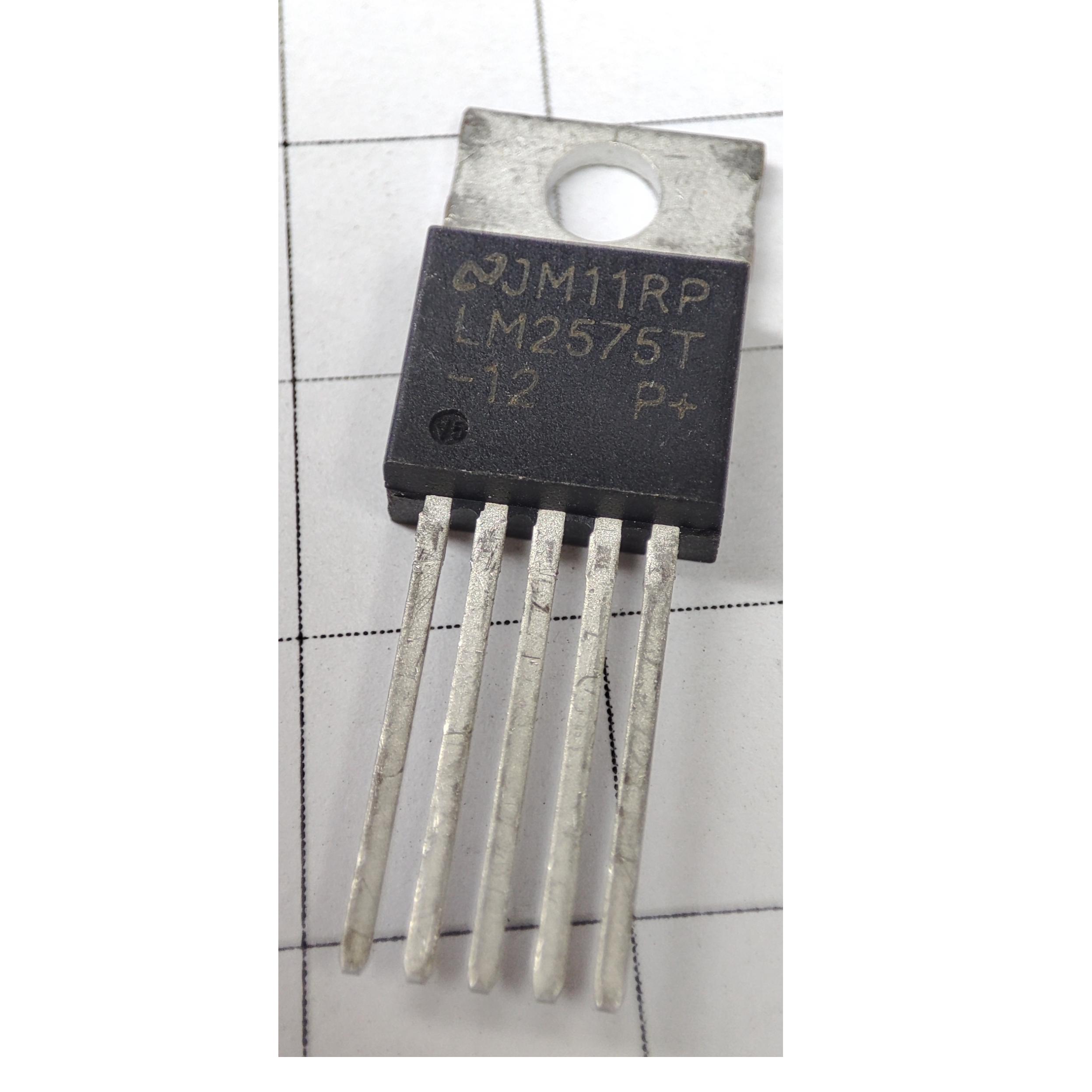 آی سی رگولاتور LM2575T-12 برند NS