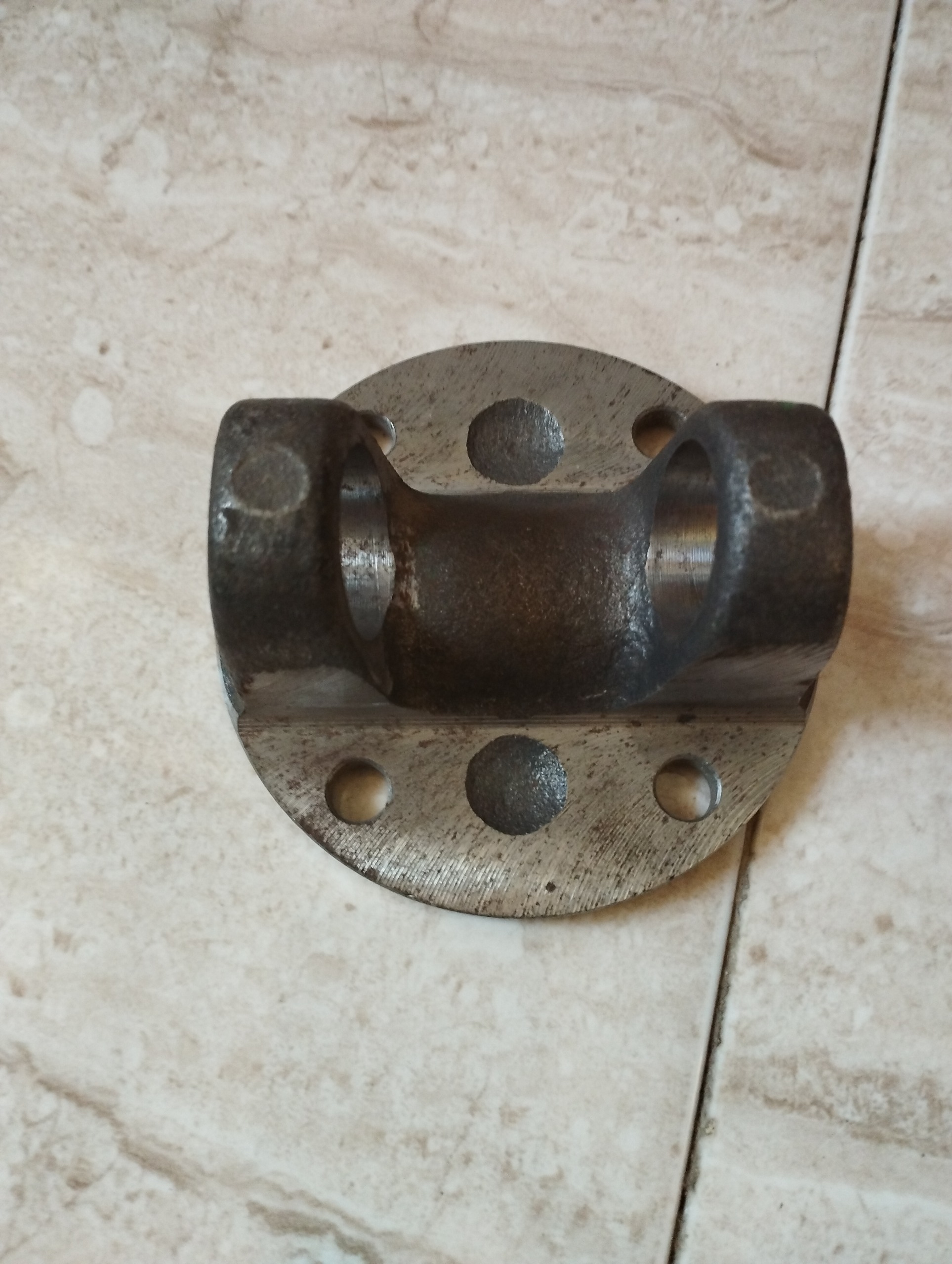 نعلبکی گاردان چهارشاخ