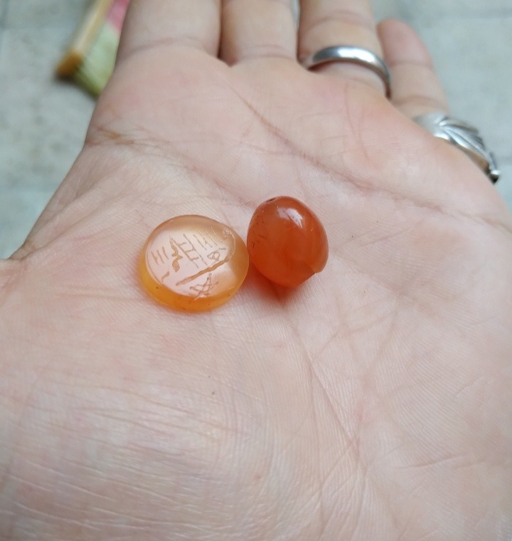 مهره و نگین کهنه یمنی با حرز شرف کهنه دست نویس