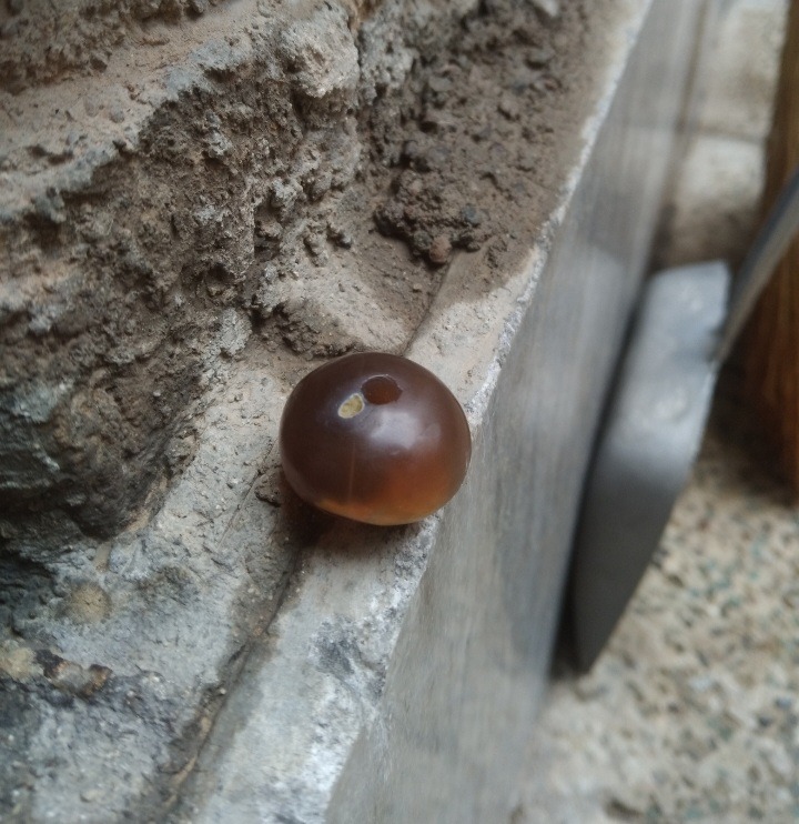 مهره عقیق جزع یمنی نسبتا کهنه کاملا سالم