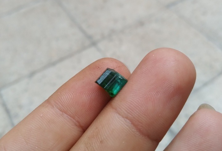 تورمالین سبز افقان وردلایت پاک4.5قیراط