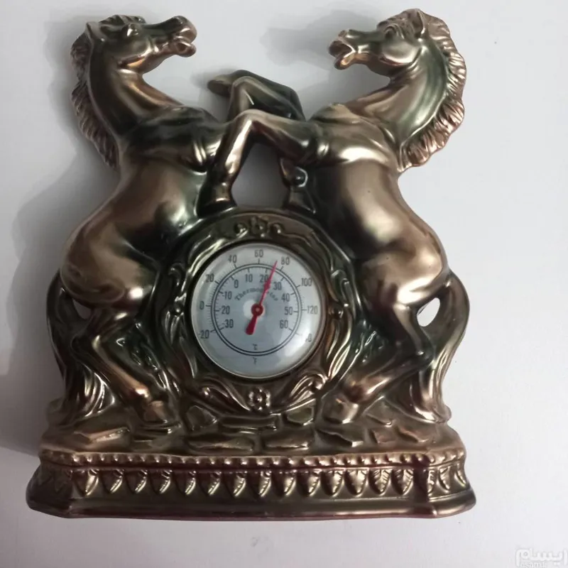 مجسمه اسب قدیمی