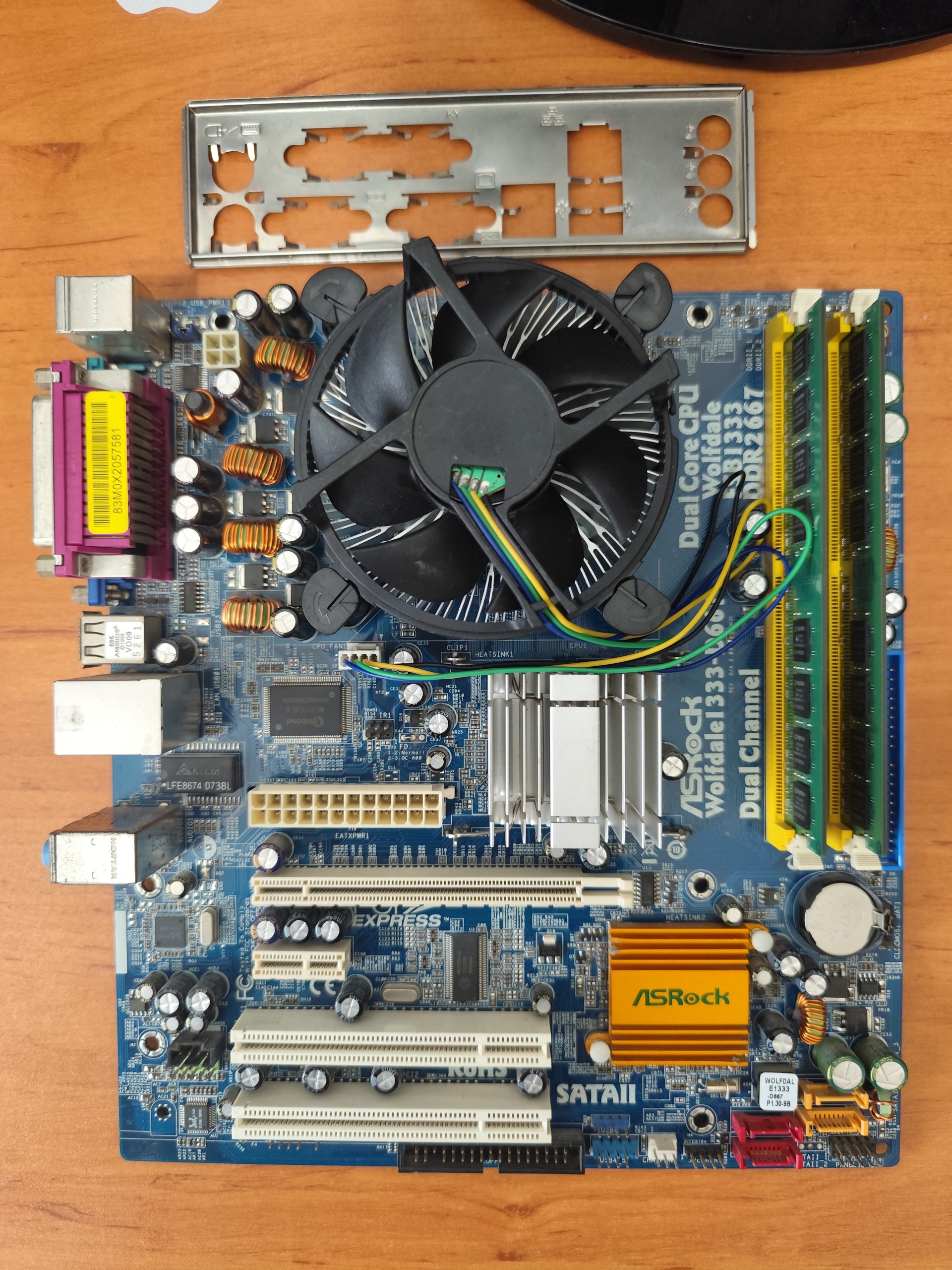 باندل مادربرد DDR2 برند Asrock