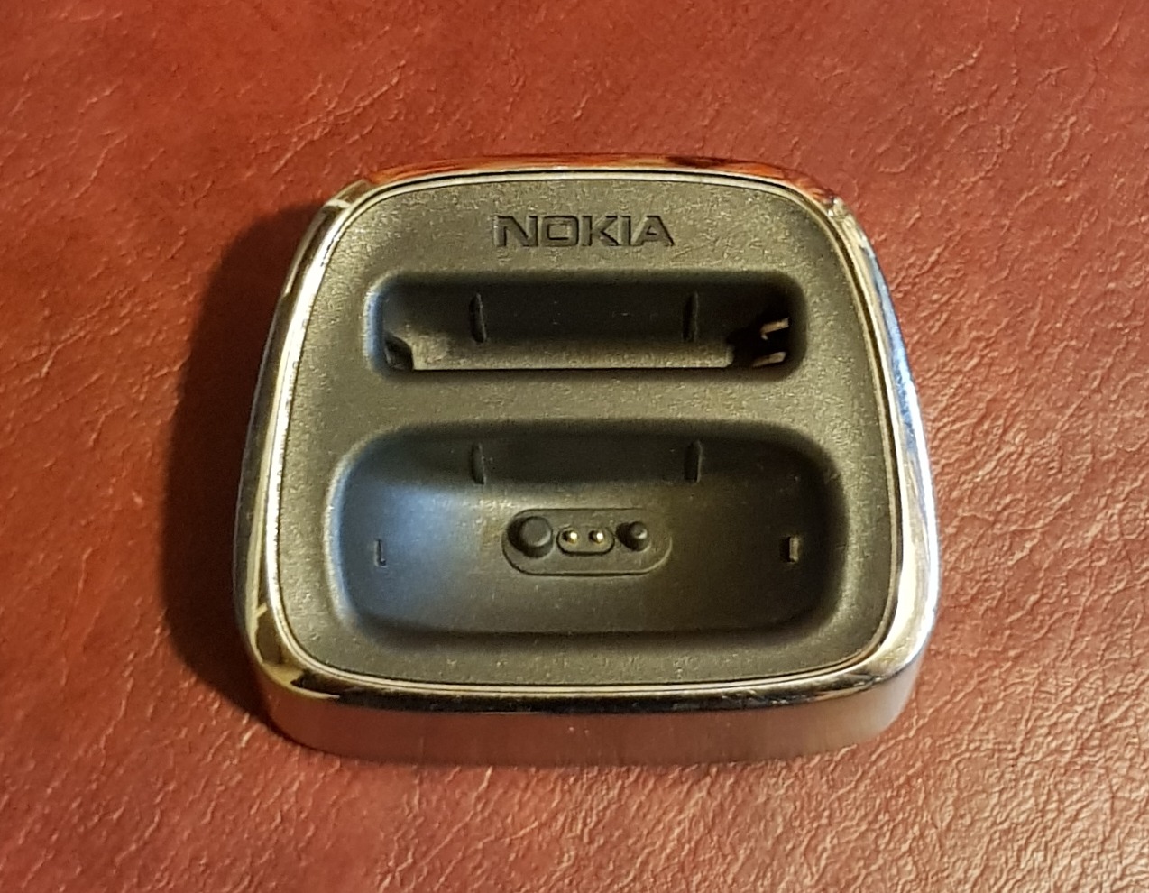 داکت پایه شارژر نوکیا 8800 اورجینال کلکسیونی آنتیک