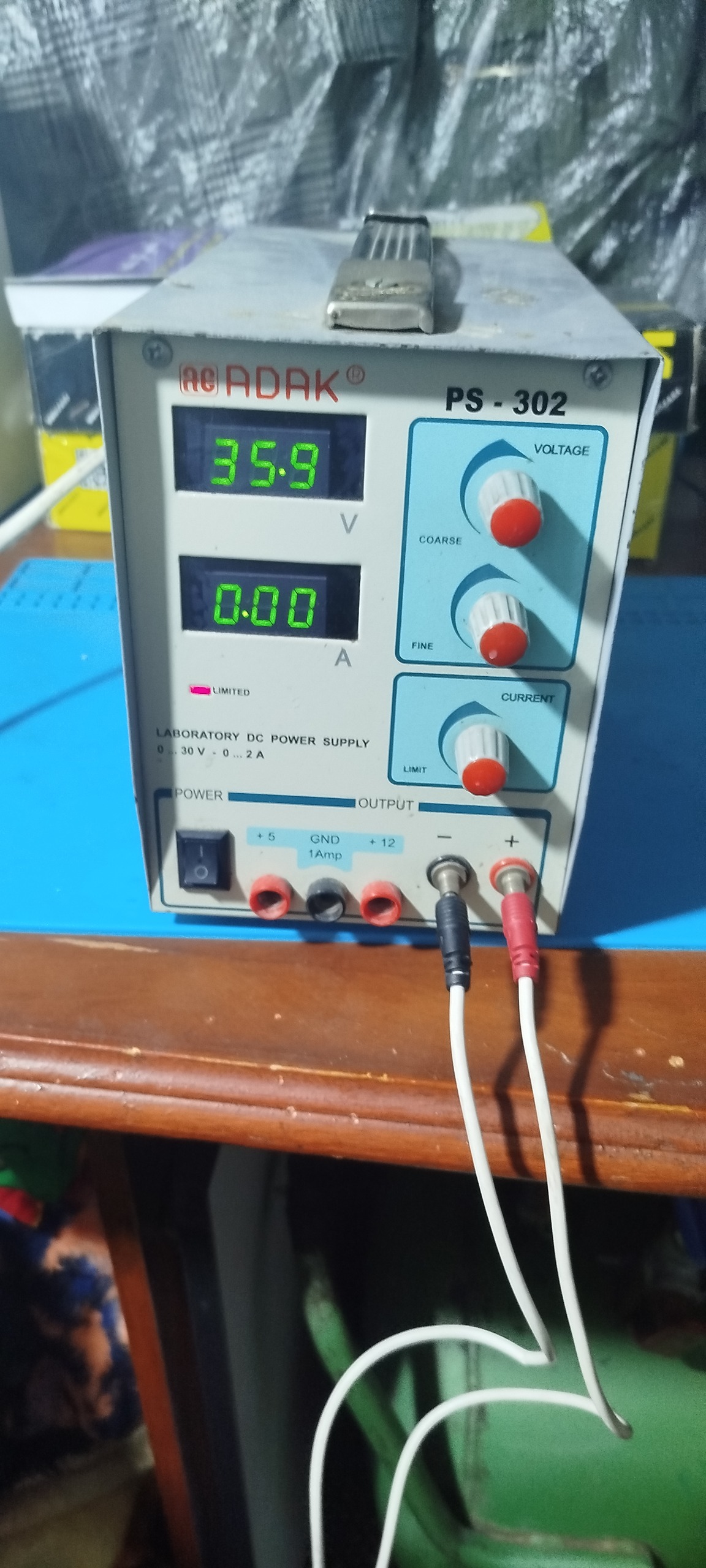 منبع تغذیه آداک 30 ولت 2 آمپر