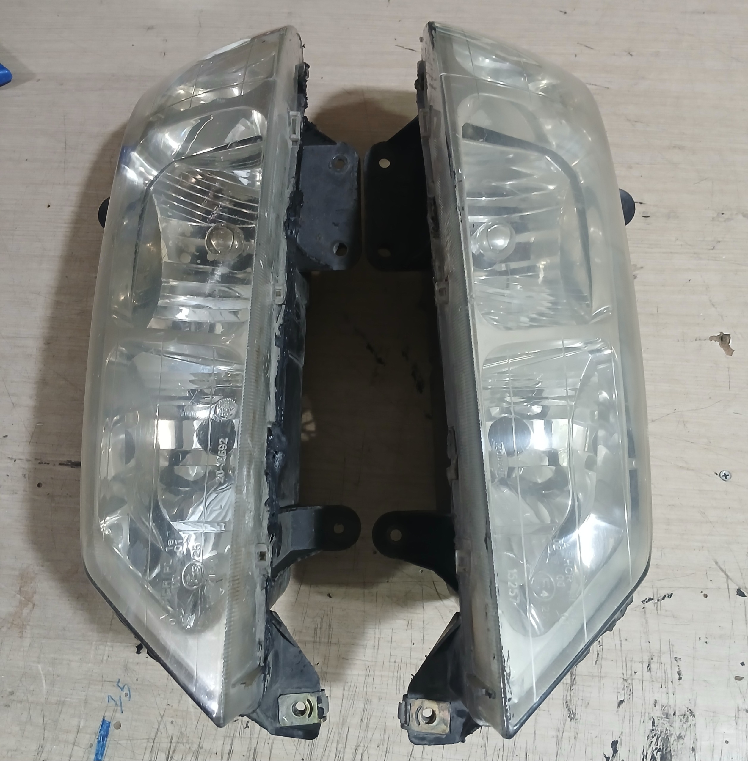 یه جفت چراغ جلو پژو پارس