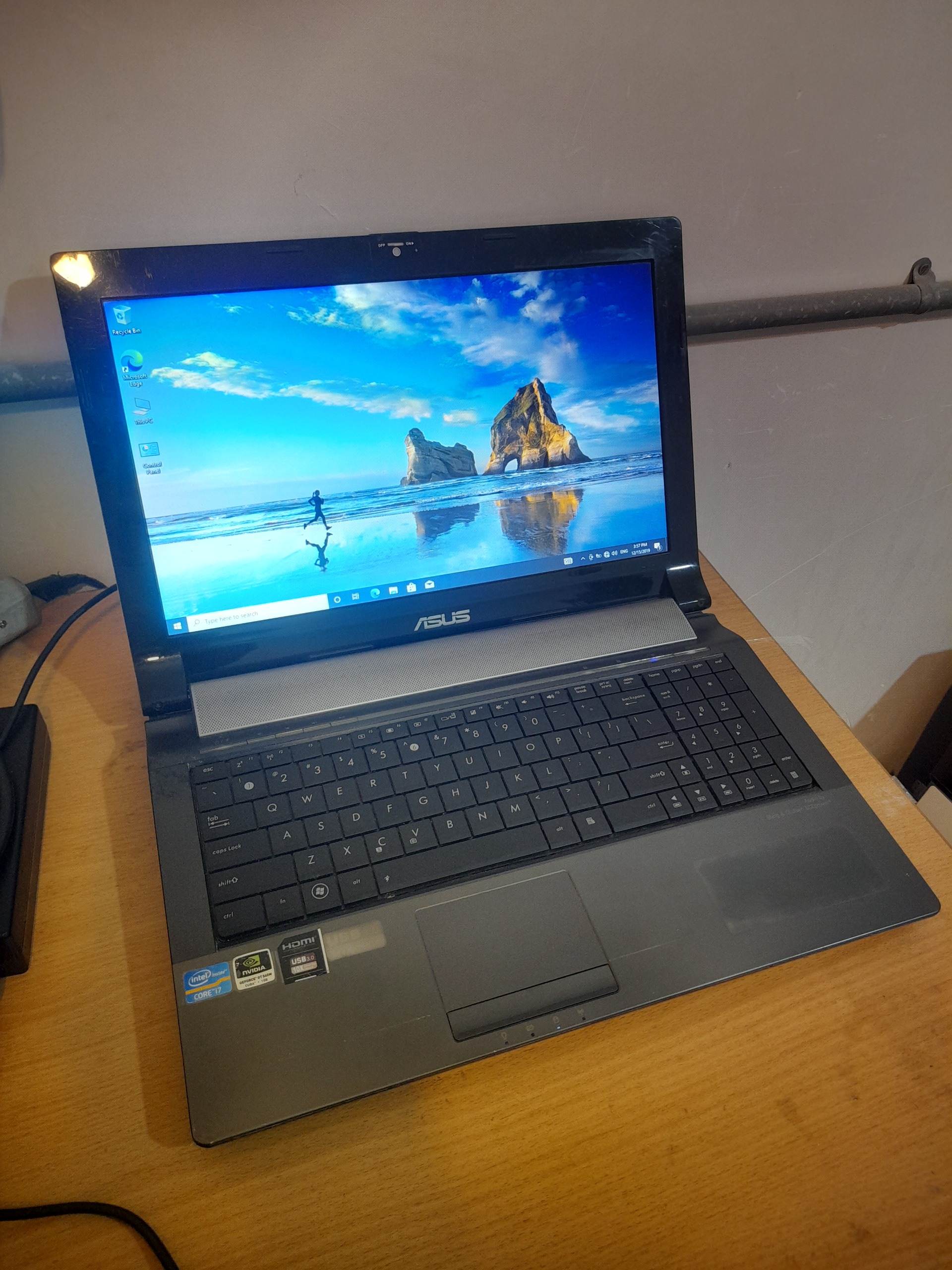 ایسوس i7 گرافیک دار با صفحه LG