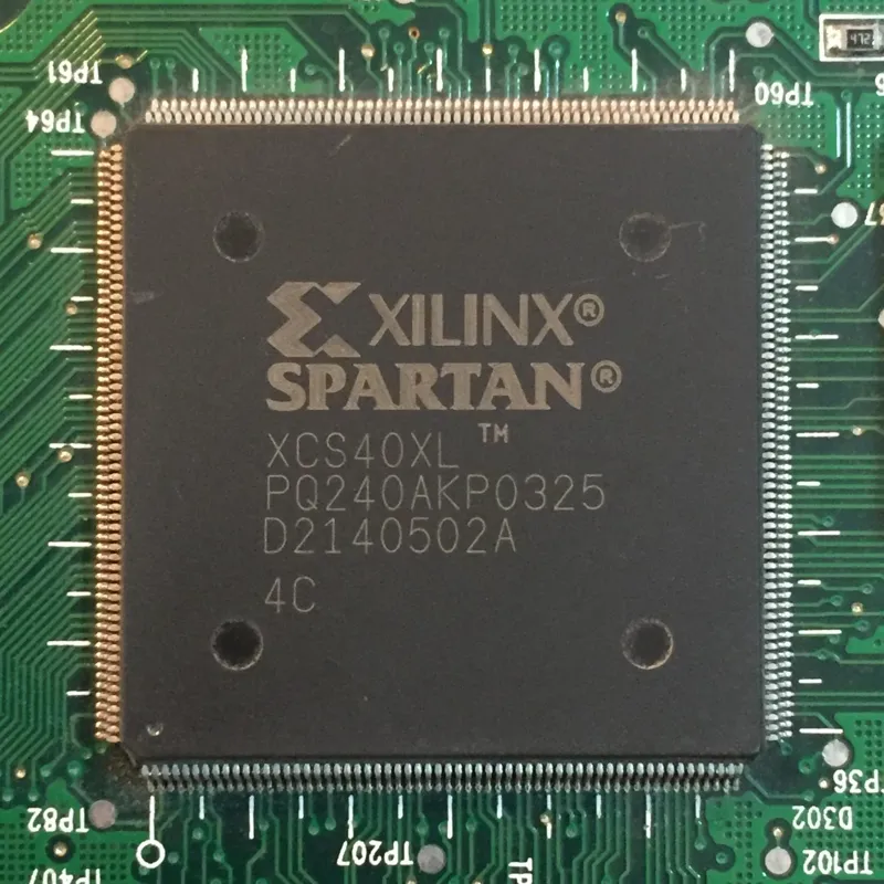 FPGA SPARTAN XCS40XL-PQ240AKP قیمت برای 1 عدد