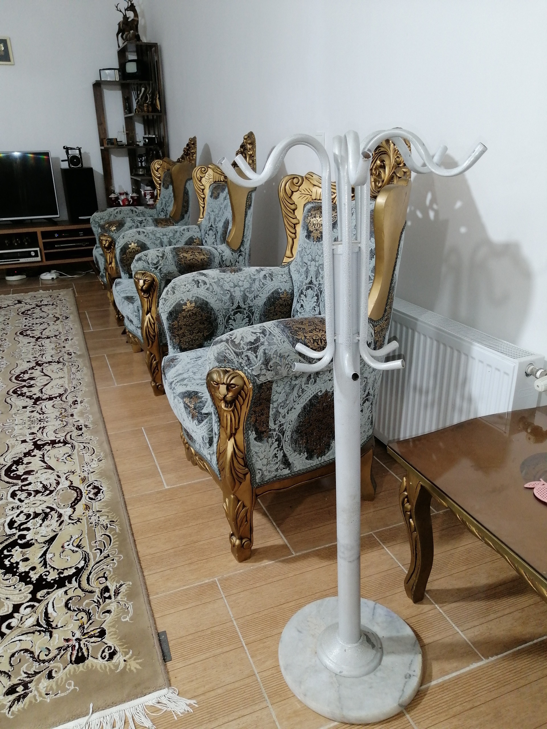 چوب لباسی ایستاده
