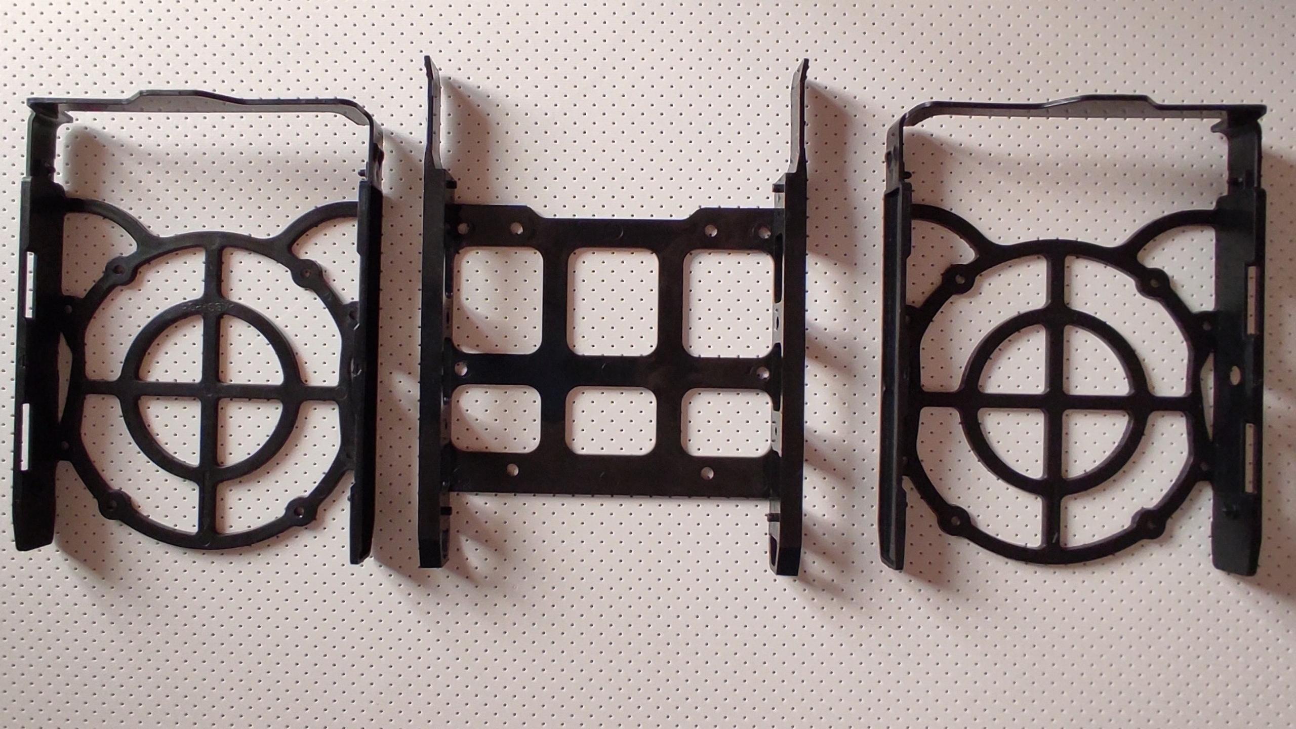 تعدادی سینی براکت هارد دیسک 3.5 اینچ