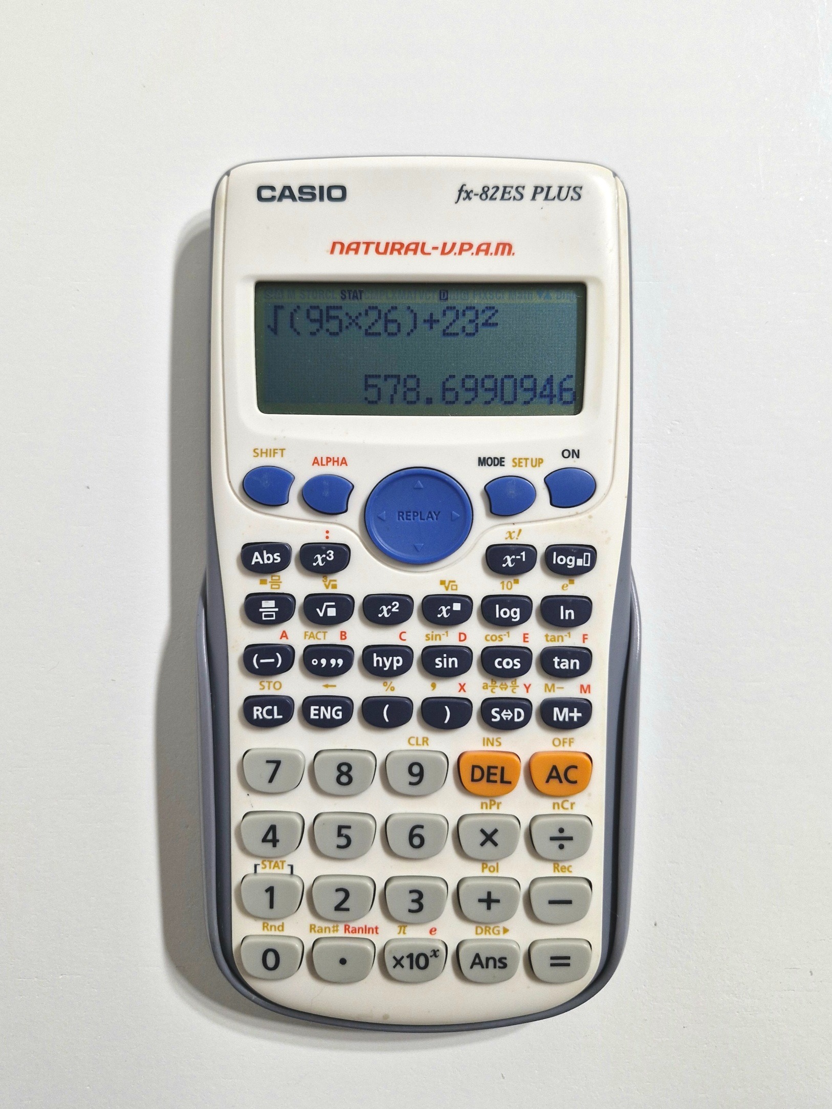 ماشین حساب مهندسی کاسیو مدل FX-82ES Plus