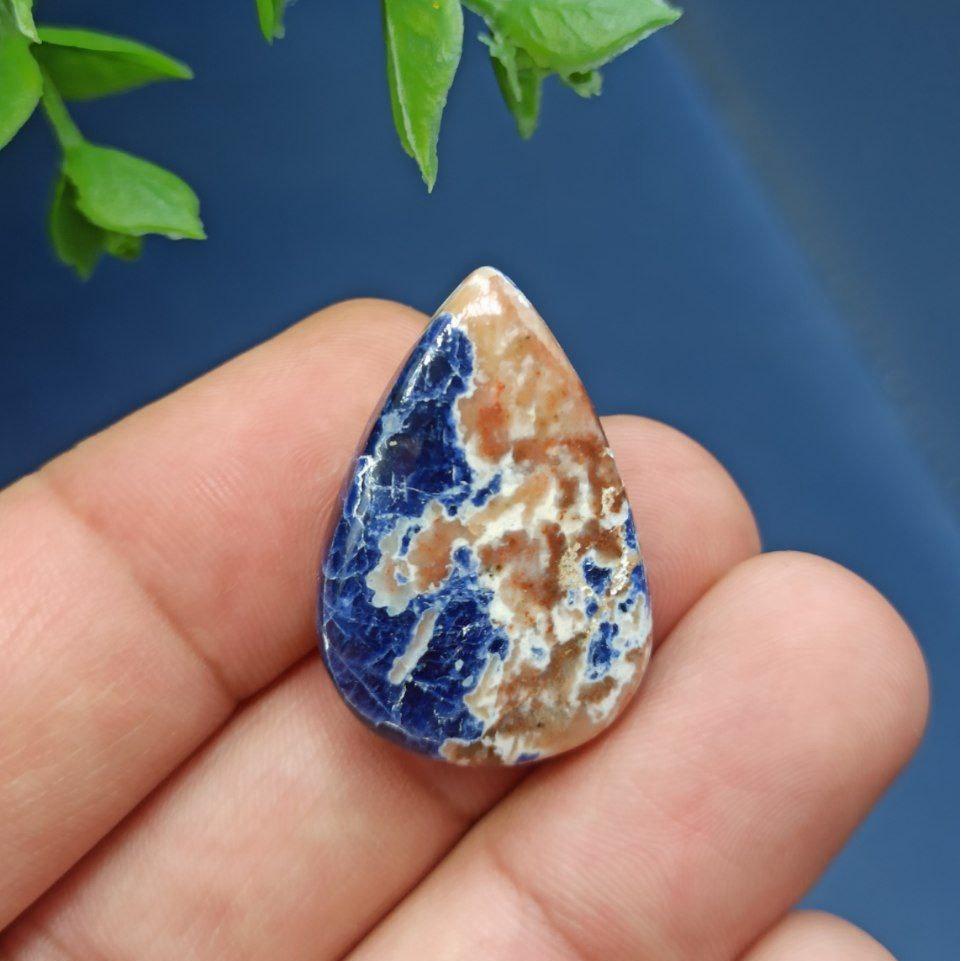 سودالیت طبیعی مدالی