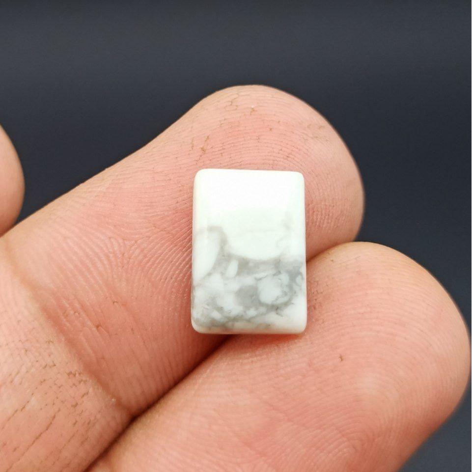 نگین هولیت طبیعی