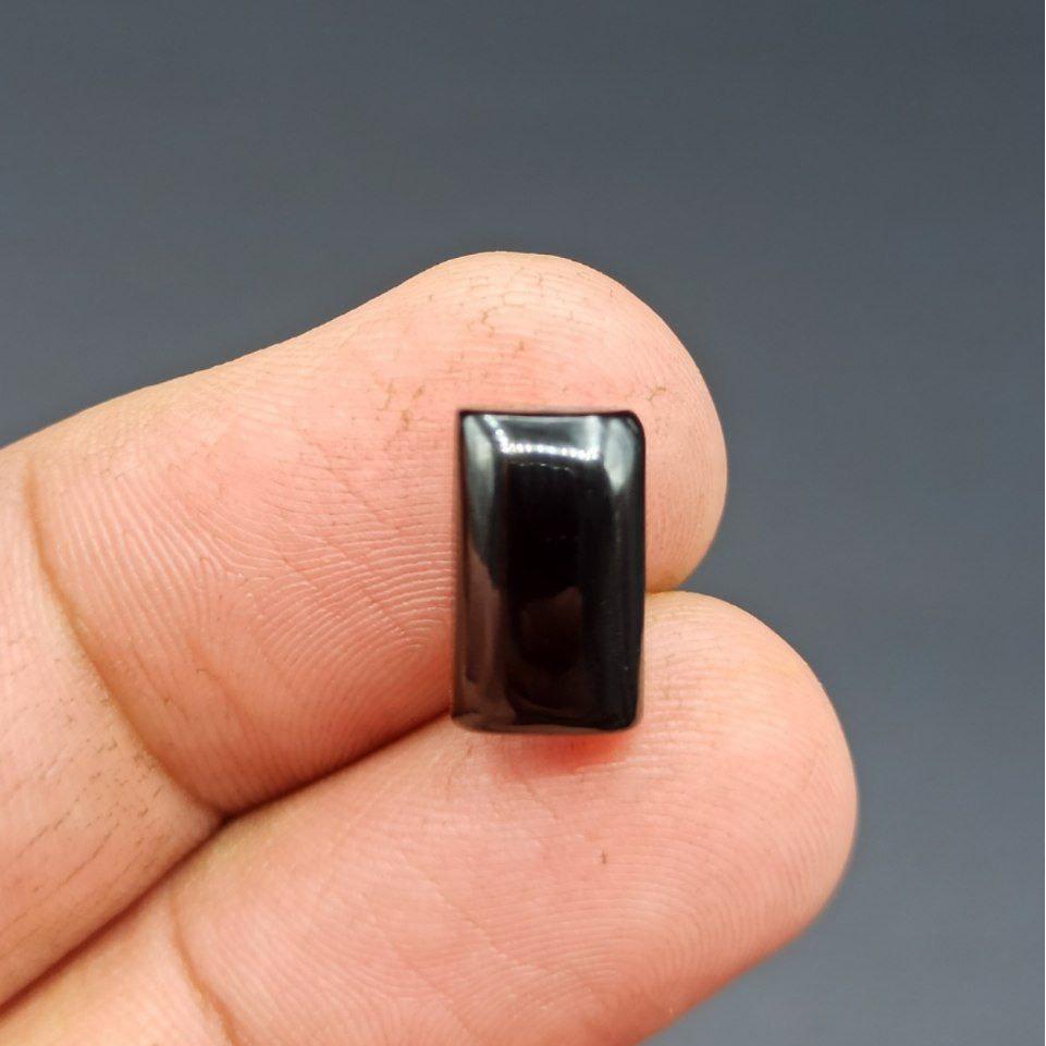 نگین اسپینل مشکی طبیعی