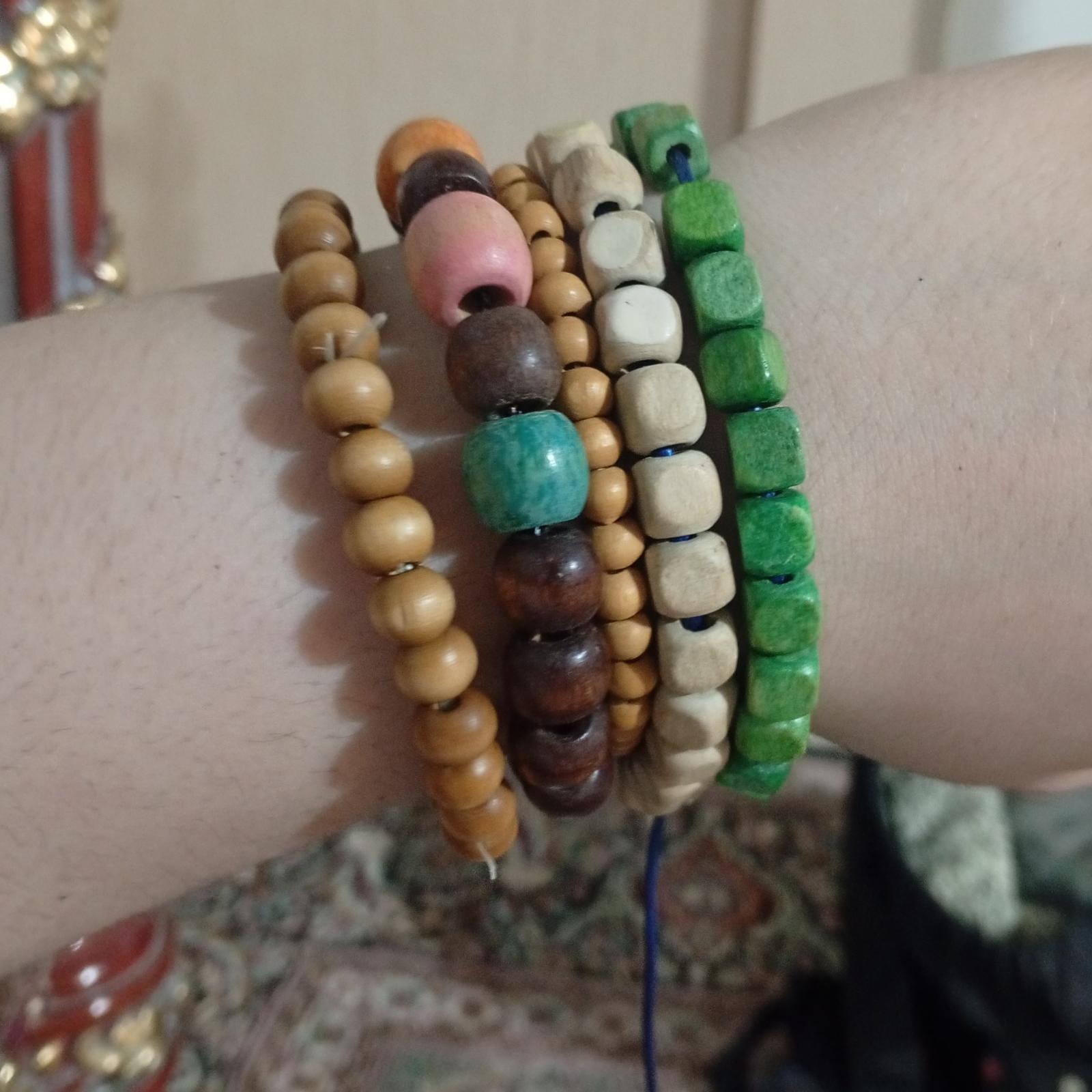 چهار عدد دستبند هنری چوبی بسیار زیبا و قدیمی