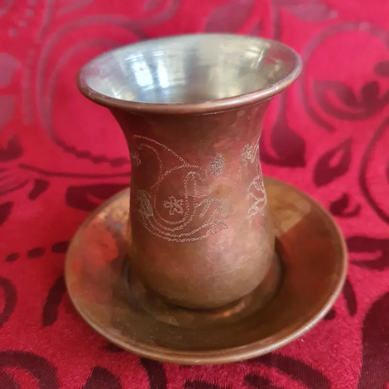 فنجان و نعلبکی مسی نقش دار قدیمی
