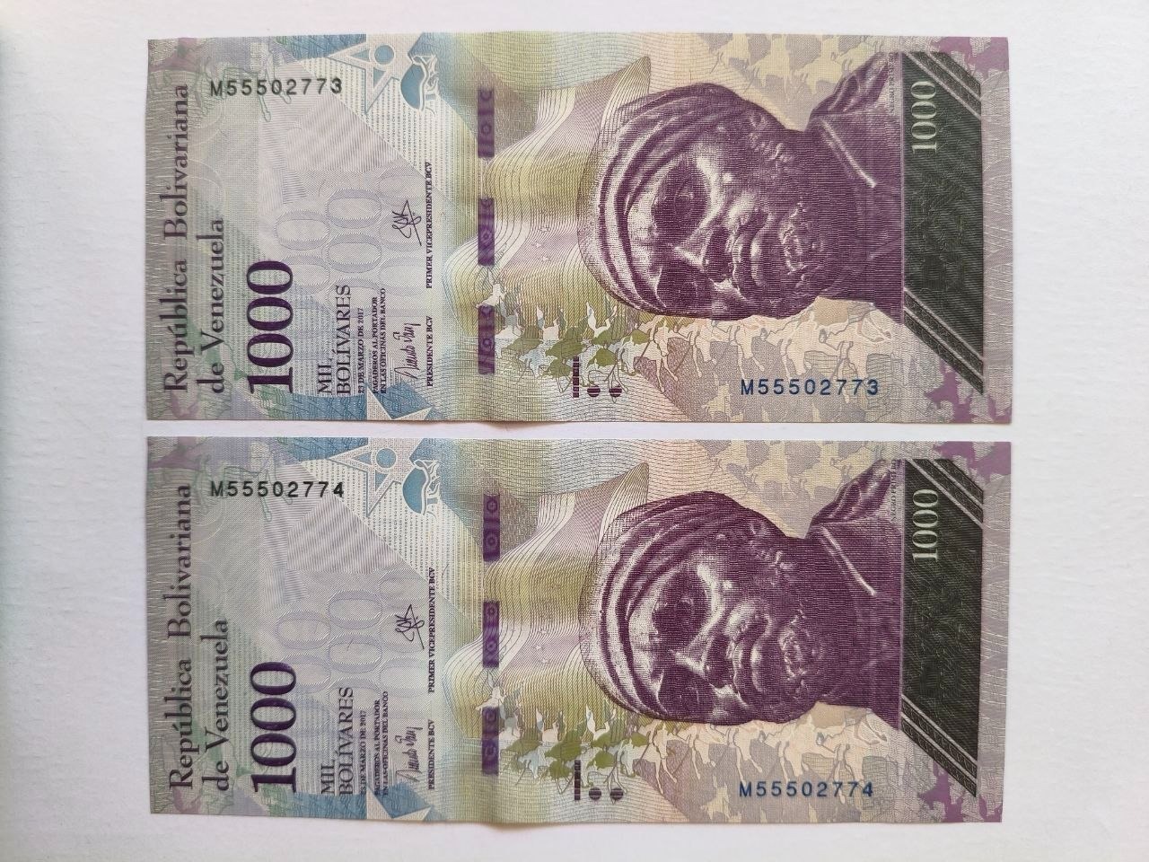 جفت اسکناس بانکی 1000 بولیوار 2017 کد 130806