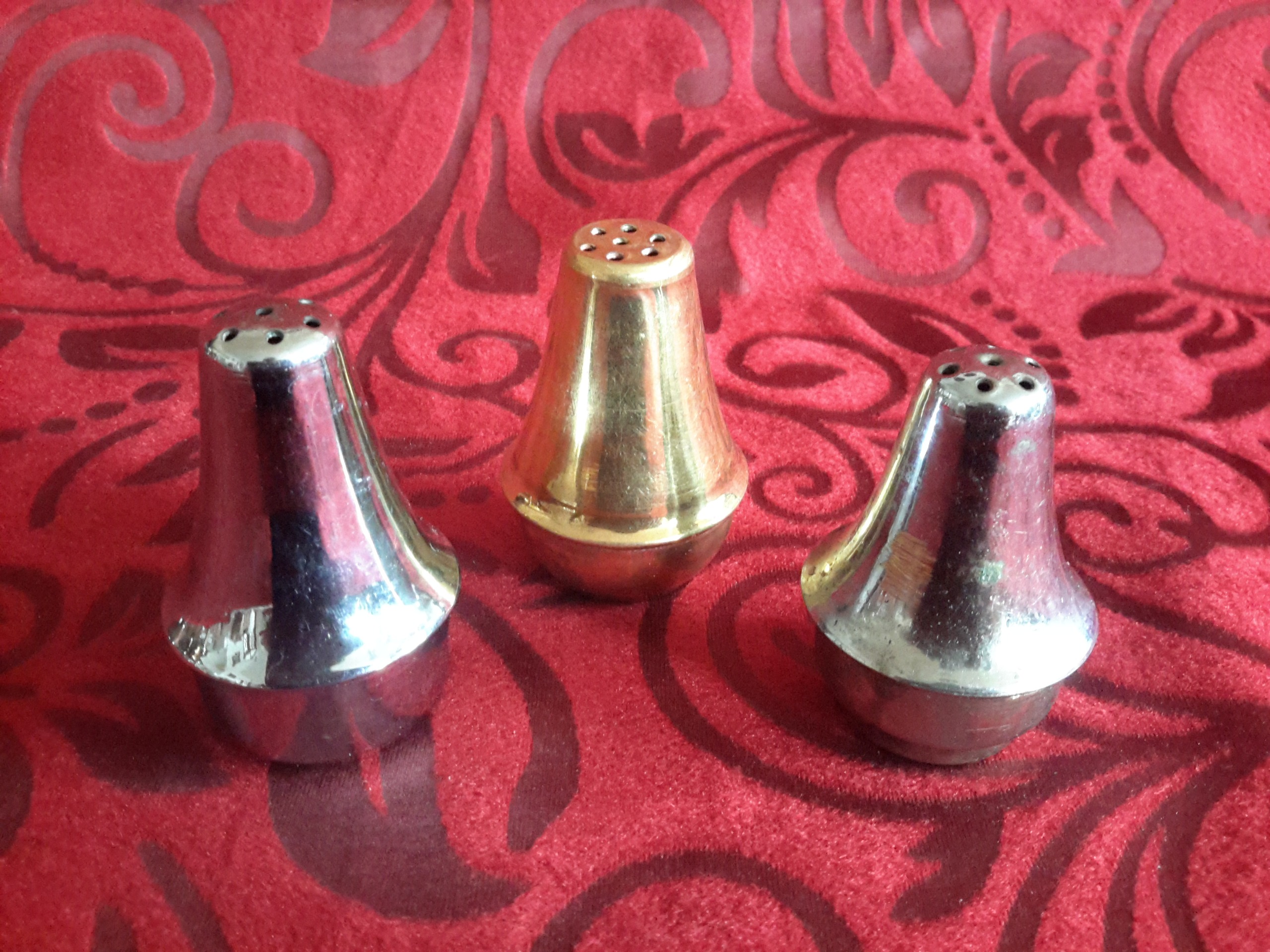 سه عدد نمکدان برنجی و مسی پهلوی
