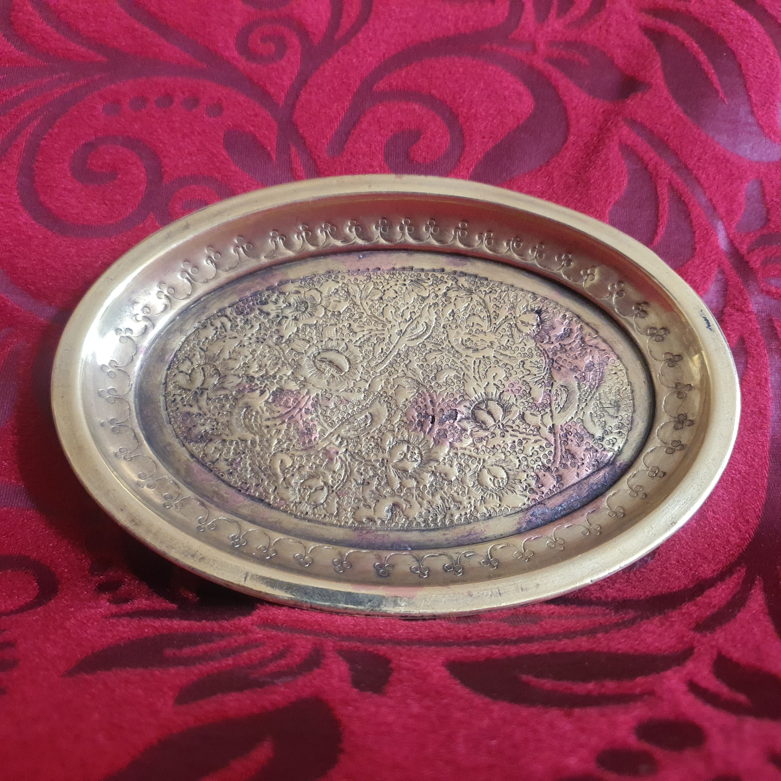 سینی فرمایشی برنجی قلمزنی دستی پهلوی توضیحات