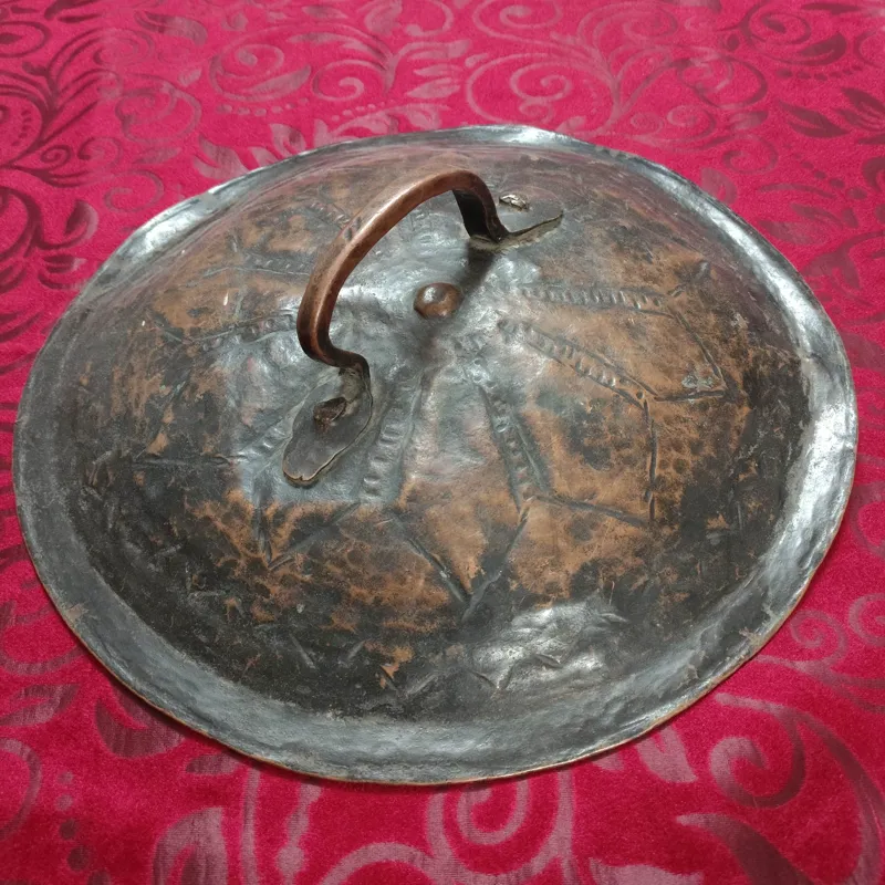 درب یا درپوش تنور مسی نقش دار قاجاری