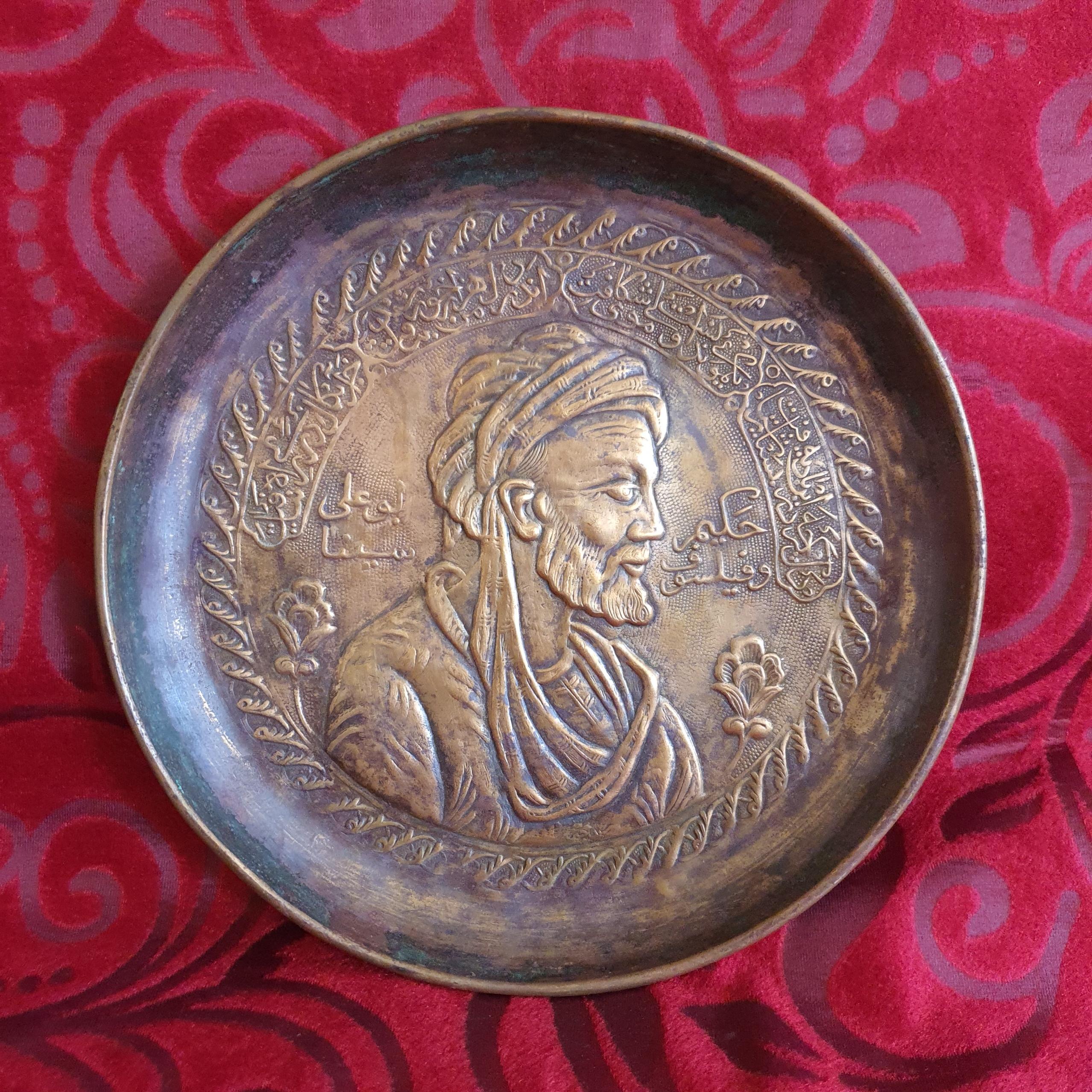 دیوارکوب مسی قلمزنی دستی پهلوی طرح ابوعلی سینا