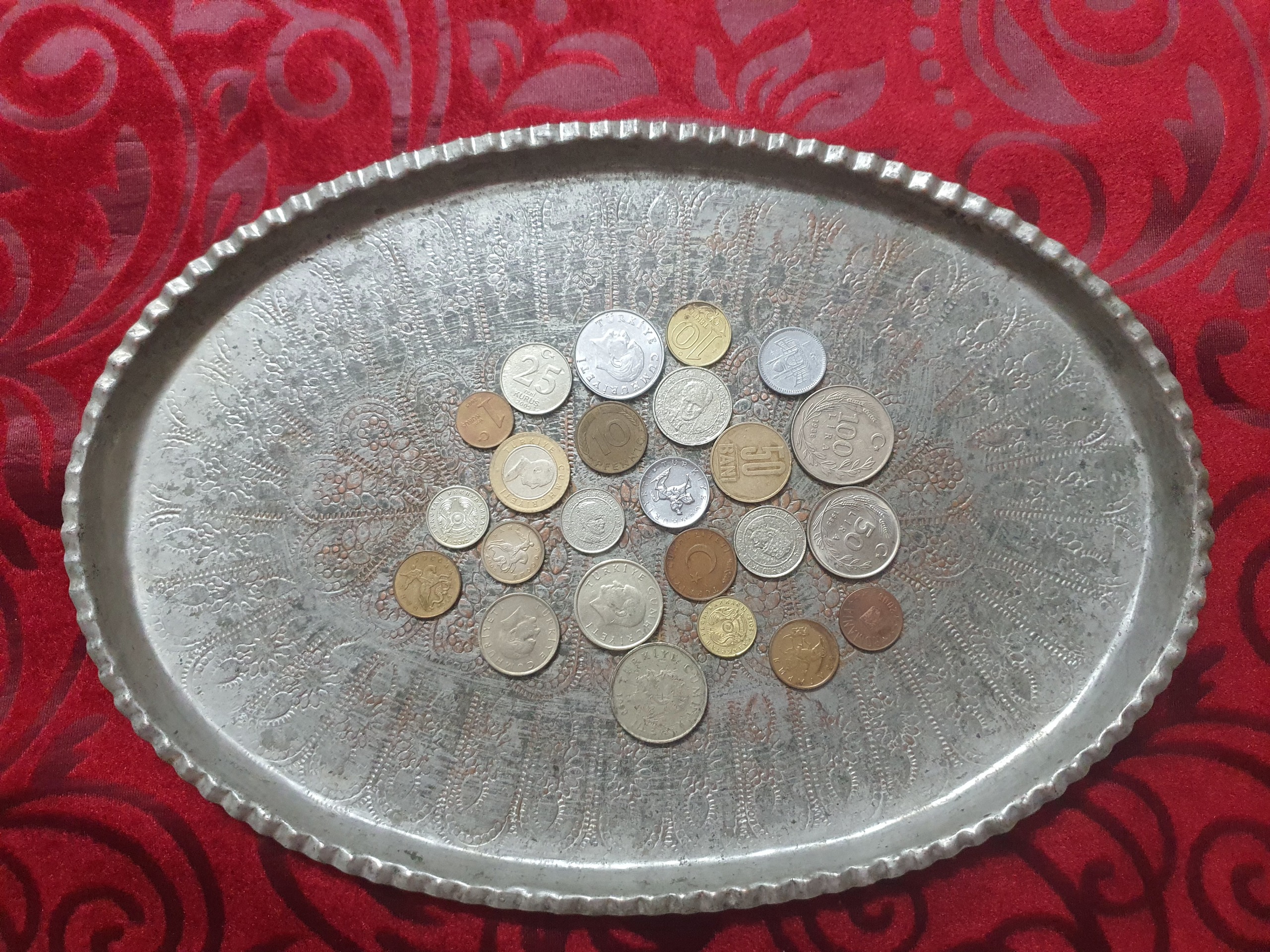 1 البوم حاوی 24 عدد سکه خارجی بدون تکرار