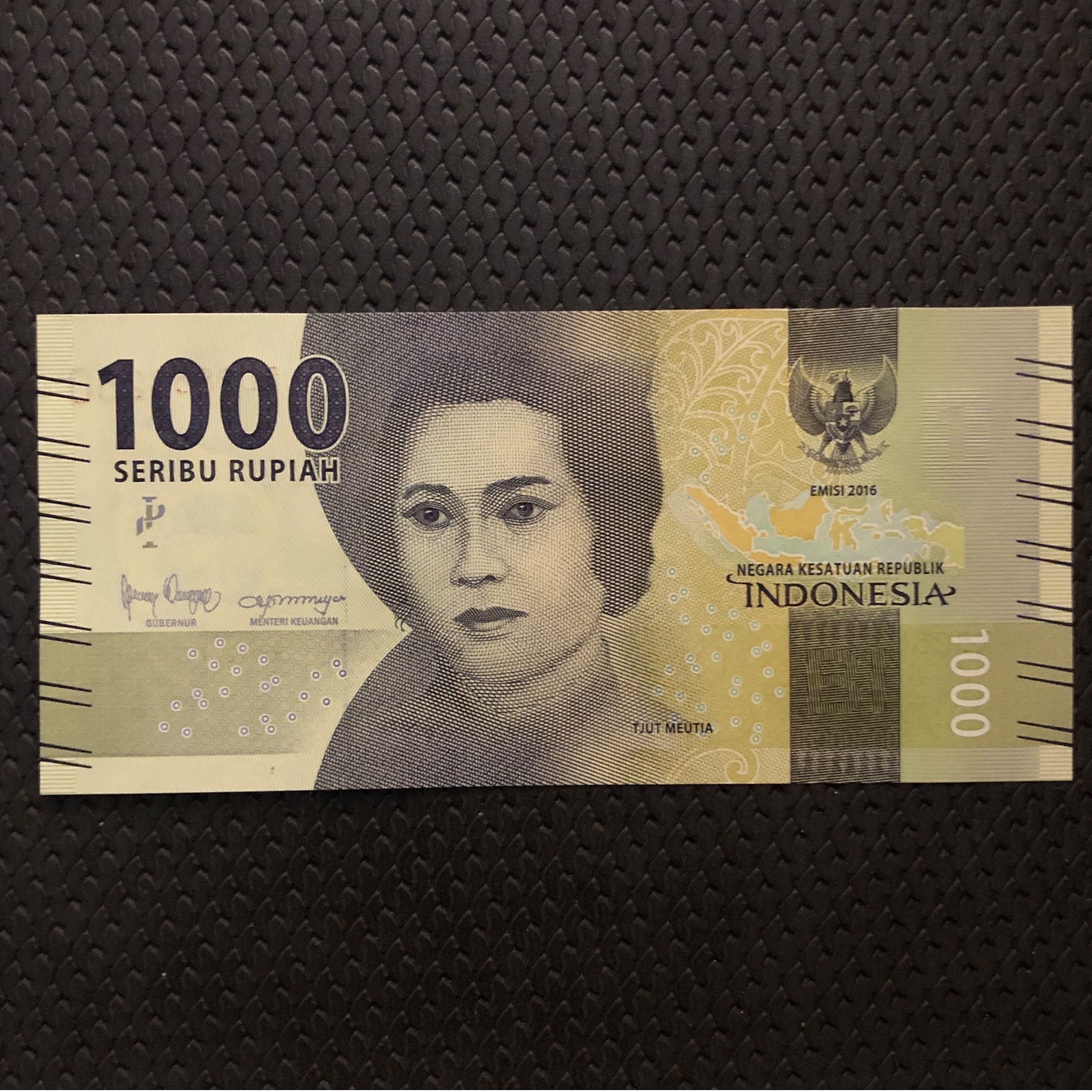 اسکناس تک 1000 روپیه اندونزی شماره متفاوت